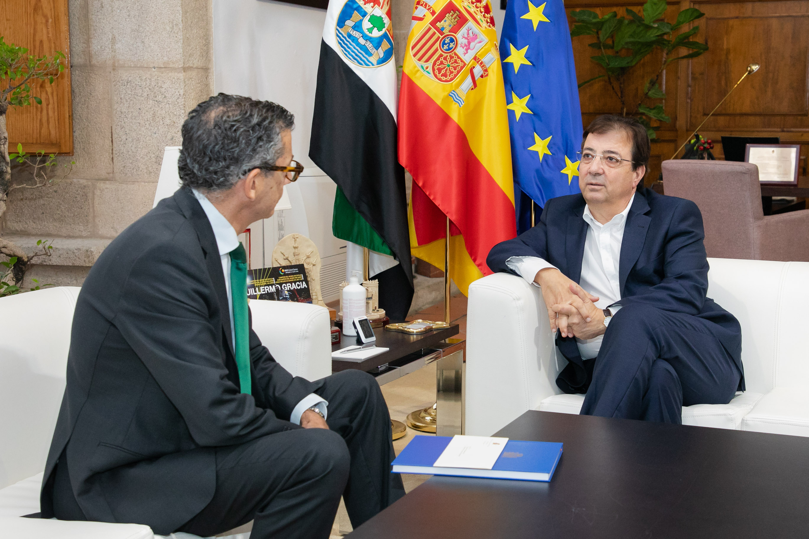 el presidente de la Junta y el fiscal superior de Extremadura 2