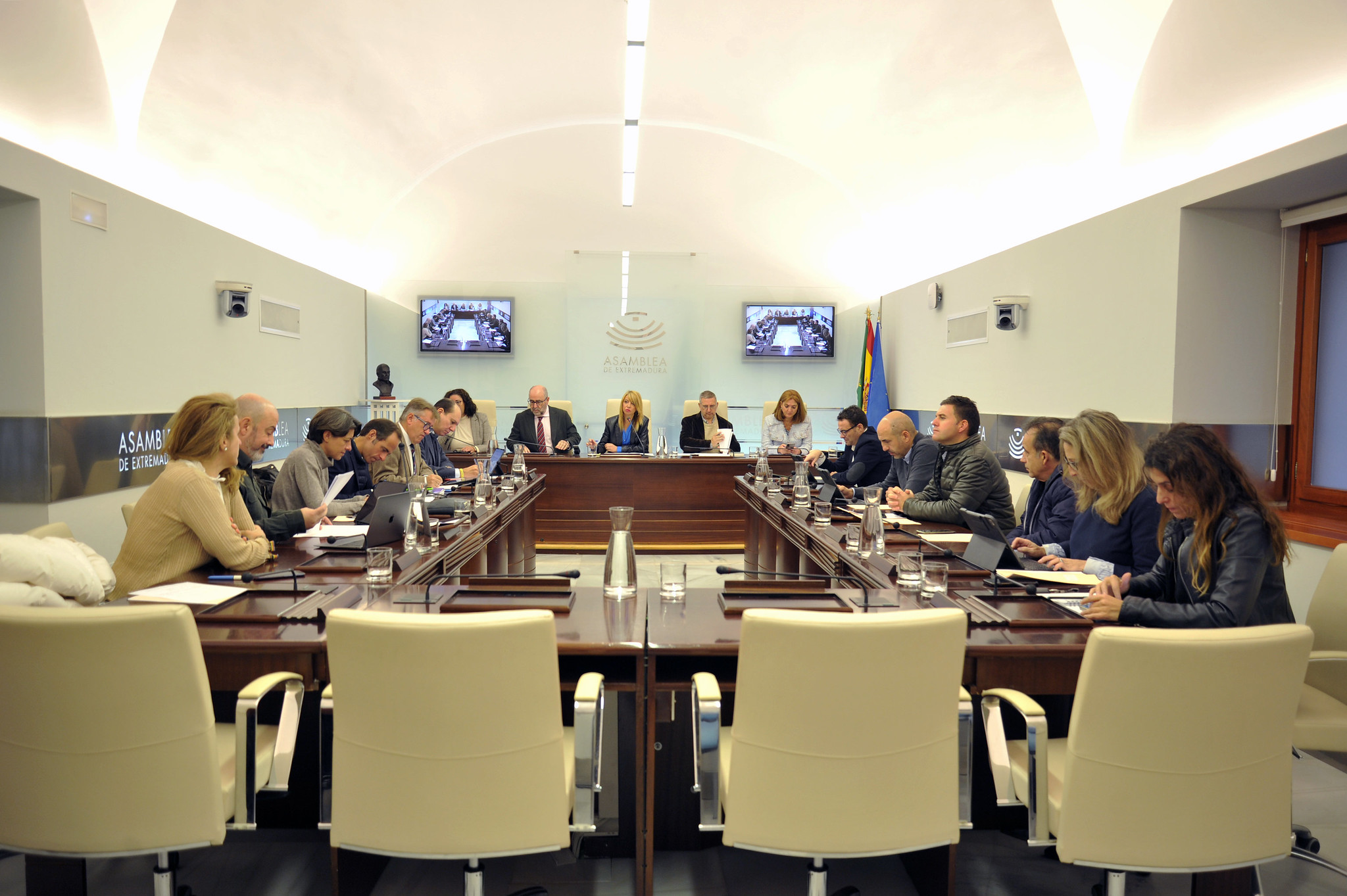 Imagen Comisión Hacienda Asamblea de Extremadura