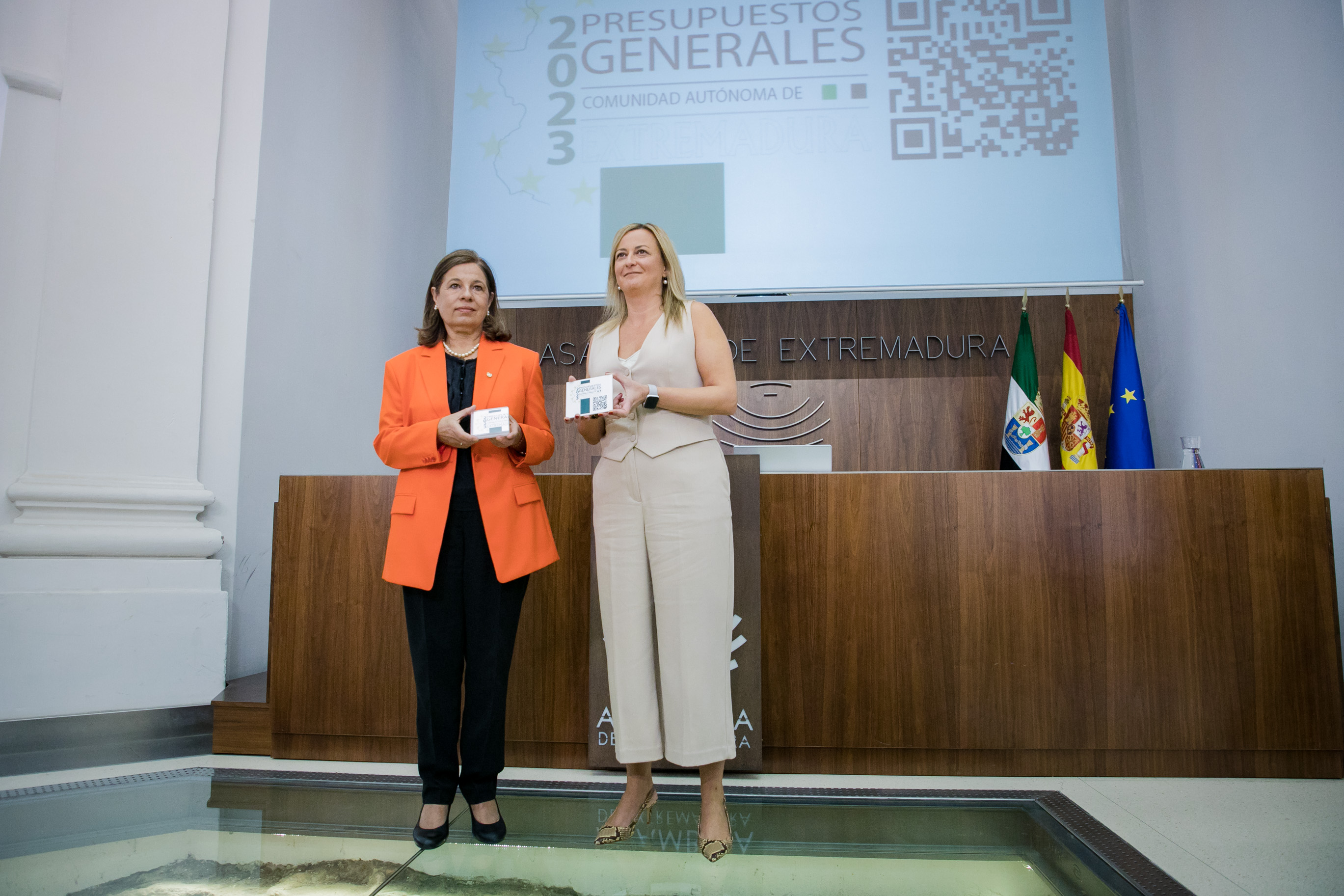 Imagen presentación presupuestos en la Asamblea 8