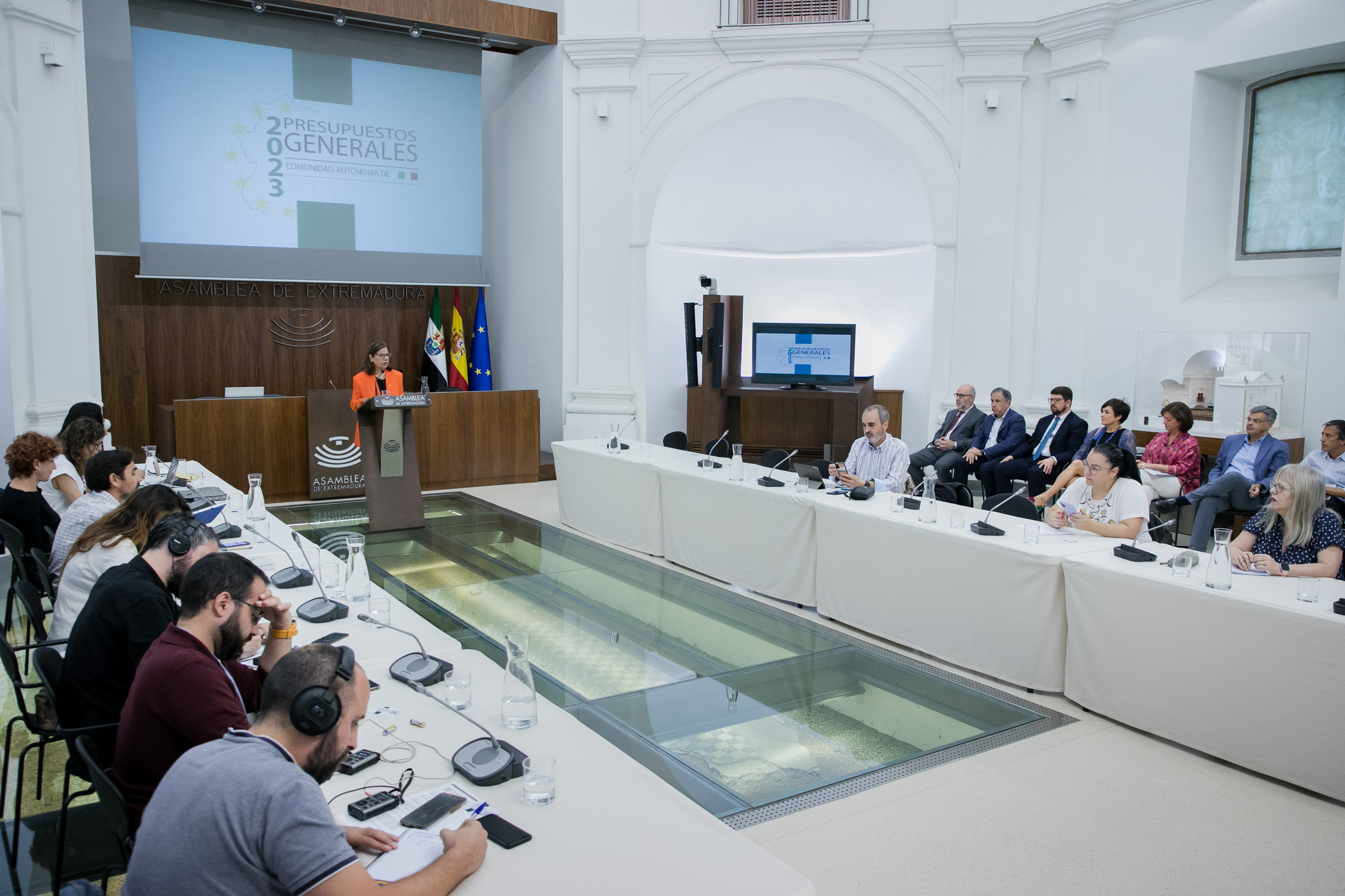 Imagen presentación presupuestos en la Asamblea 9