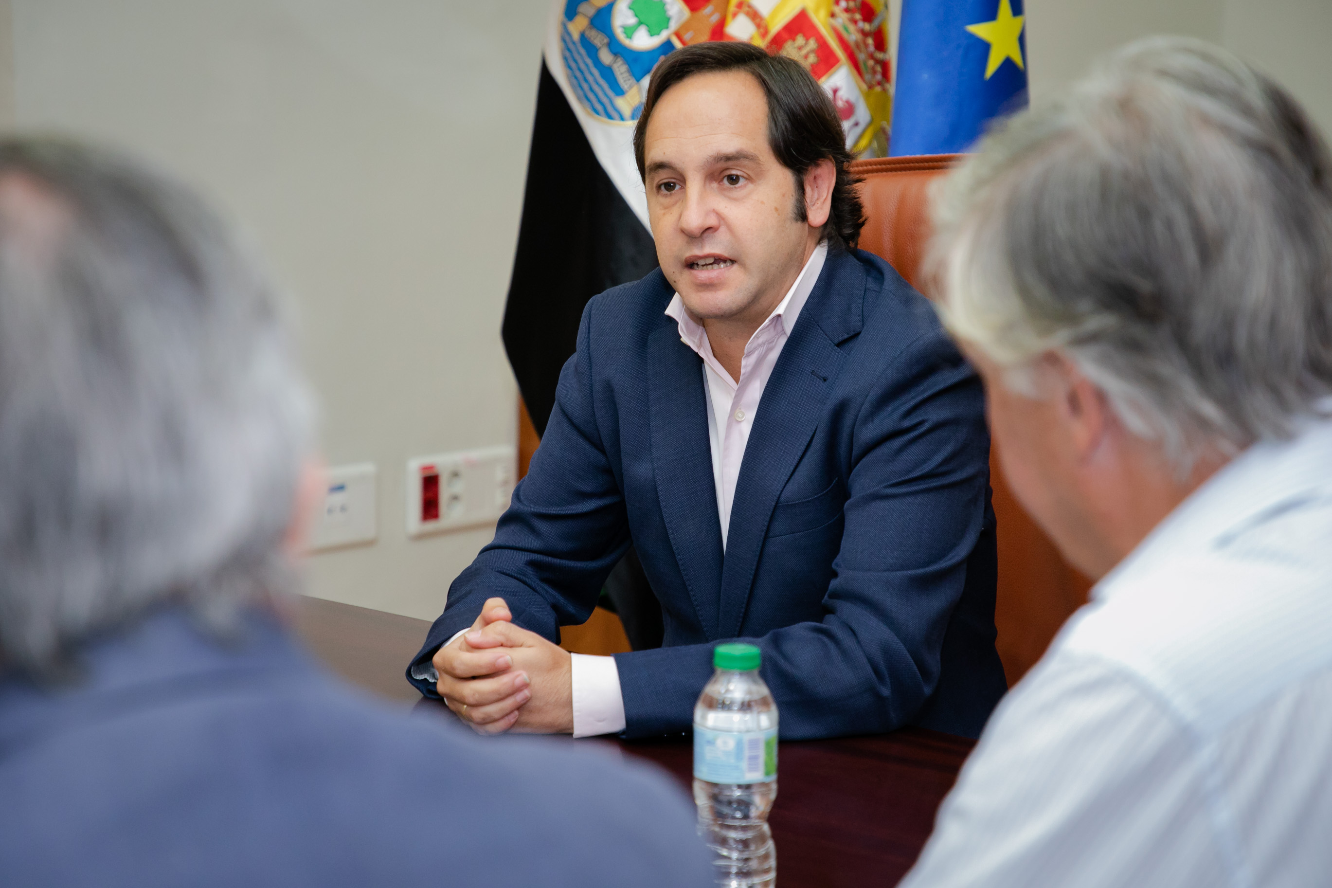 Foto del secretario general de Presidencia, Fernando Blanco, durante la reunión