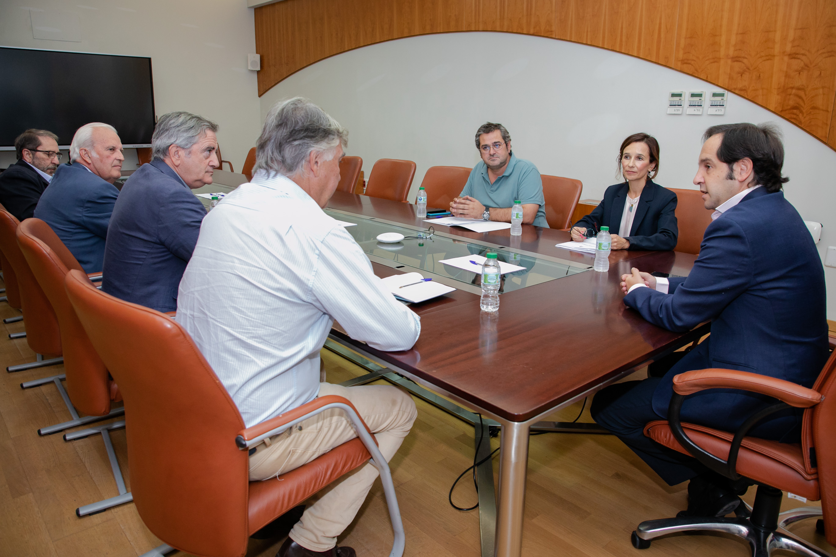 Foto de la reunión entre la Junta de Extremadura y la Asociación de Ganaderos de Lidia de la región