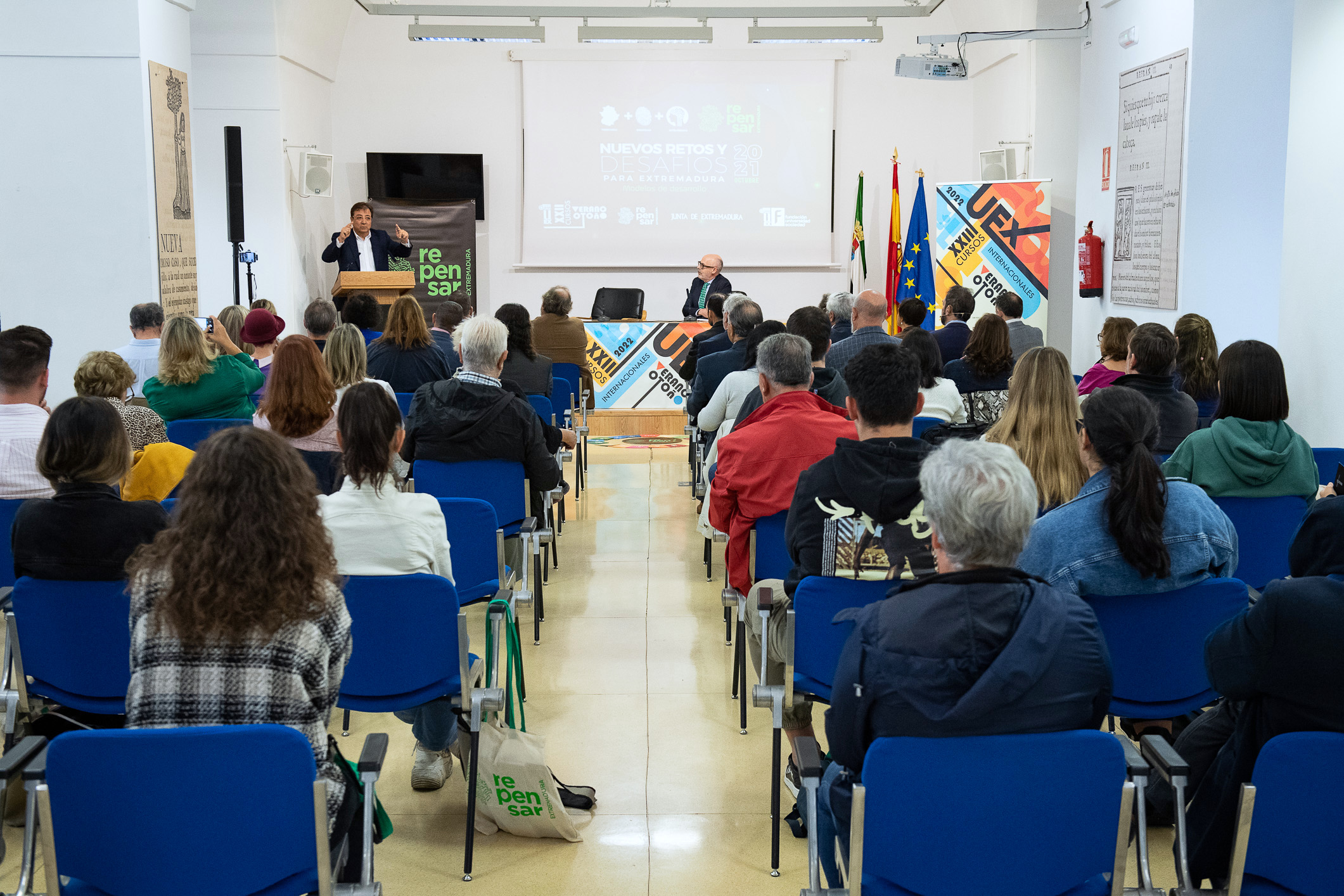 Foto del presidente de la Junta de Extremadura durante su intervención en el acto