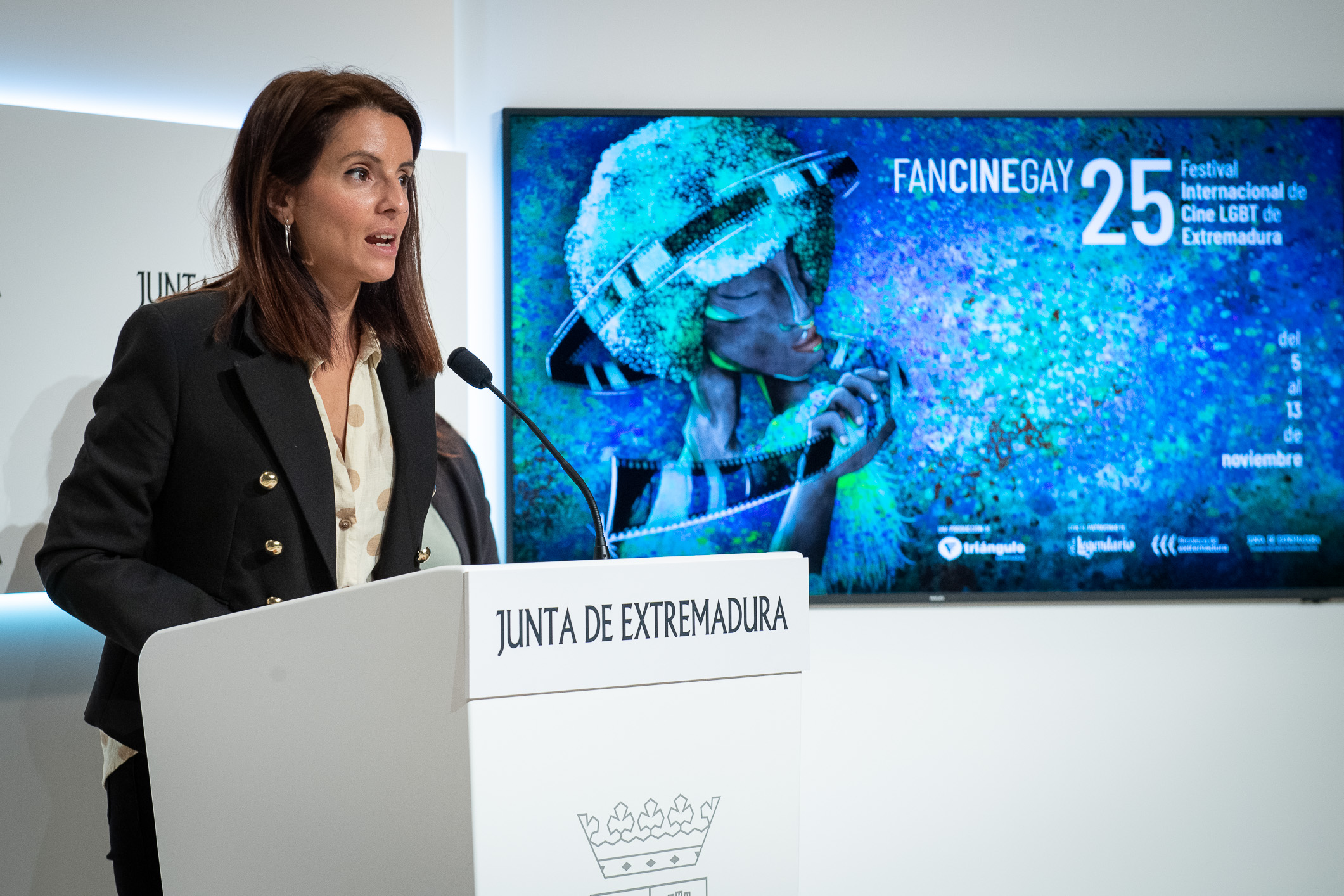 Foto de la consejera de Cultura, Turismo y Deportes durante la presentación de FanCineGay