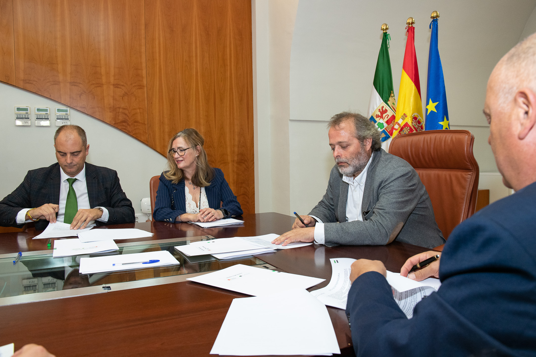 Firma convenio economia