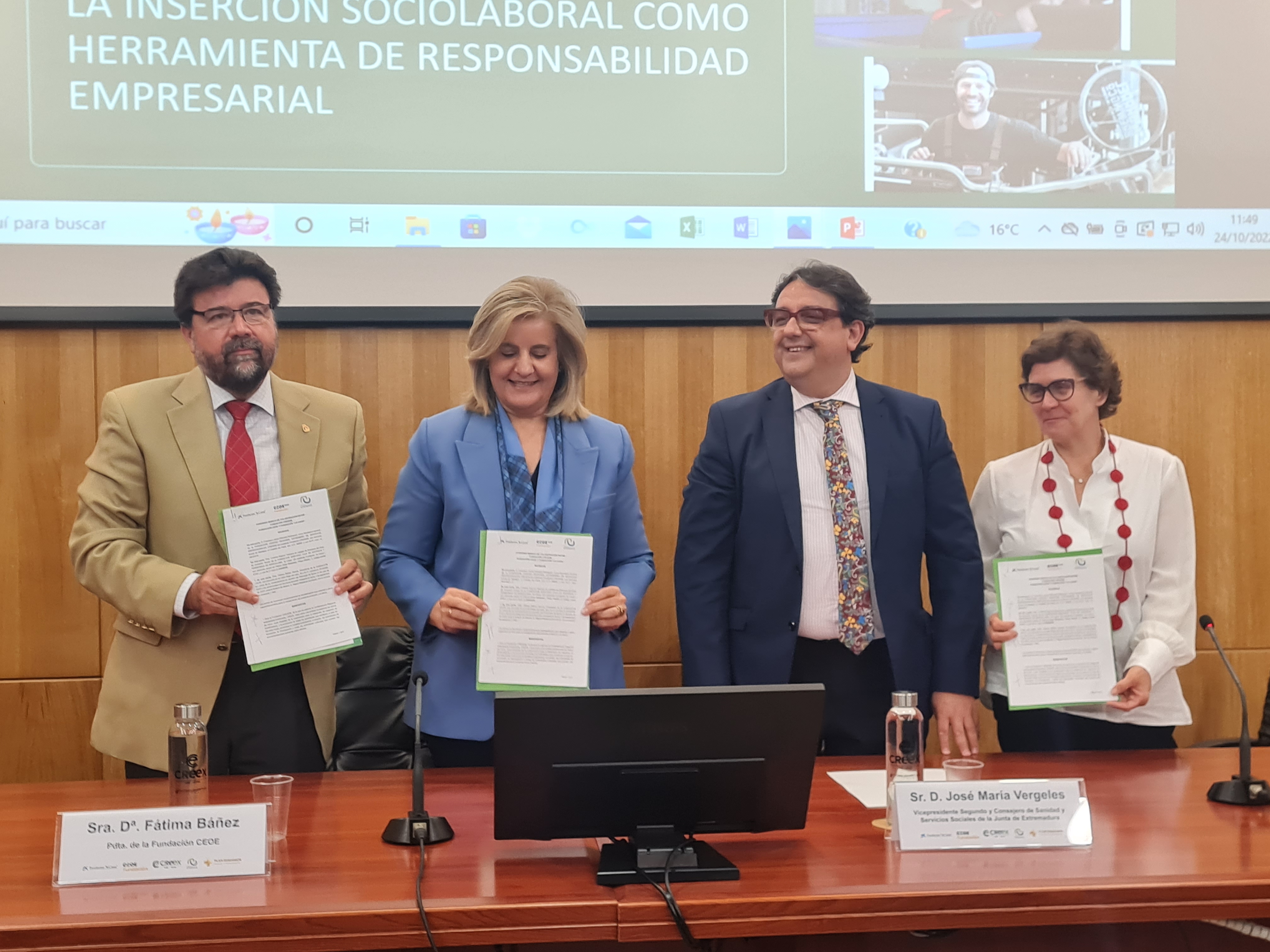 Foto del acto de presentación de la alianza de las Fundaciones CEOE, La Caixa y Cresem 