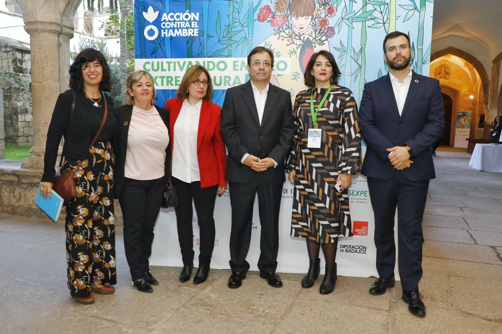 presidente y participantes actividad cultivando empleo 