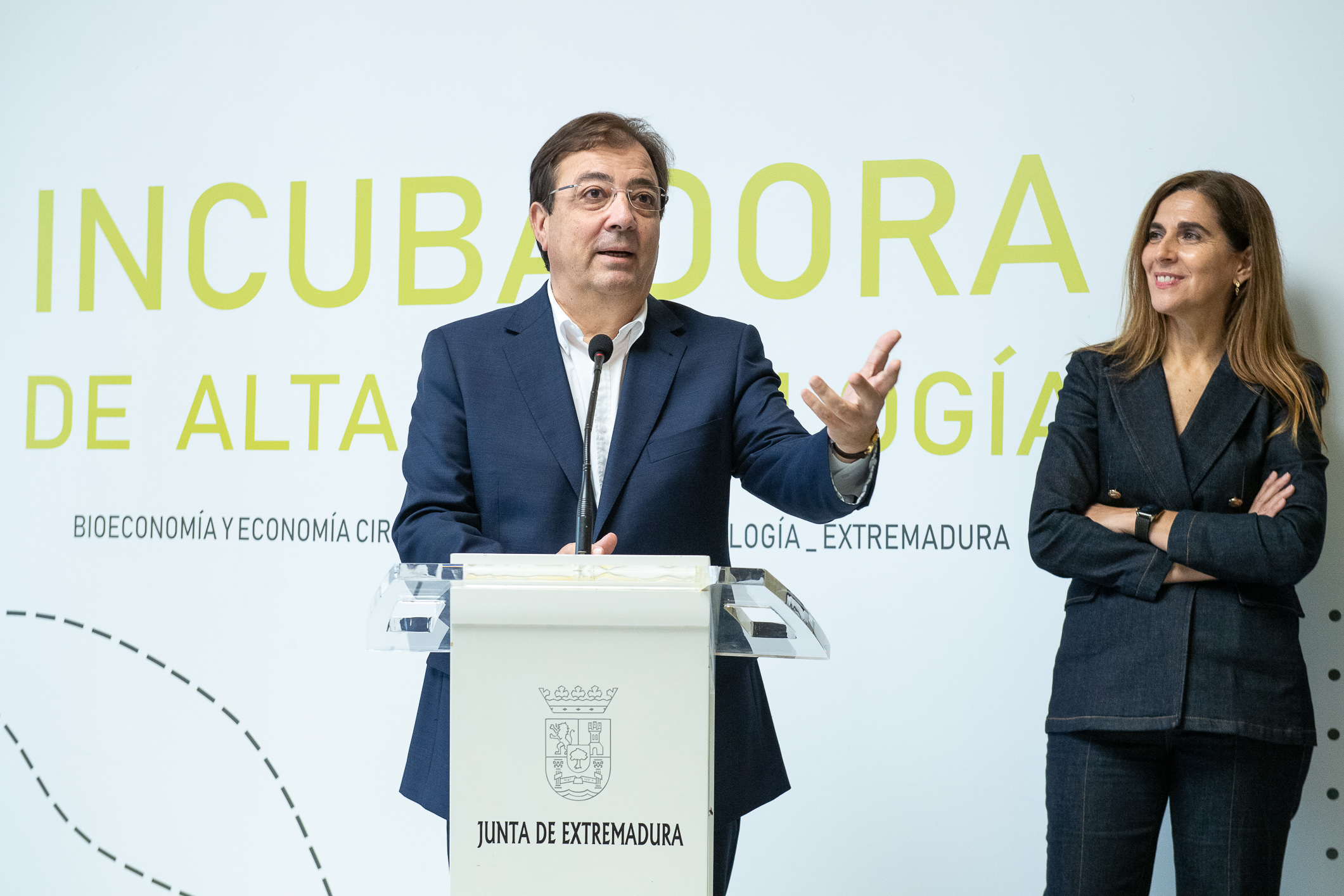 el presidente de la Junta en la incubadora biotecnológica de mérida 1