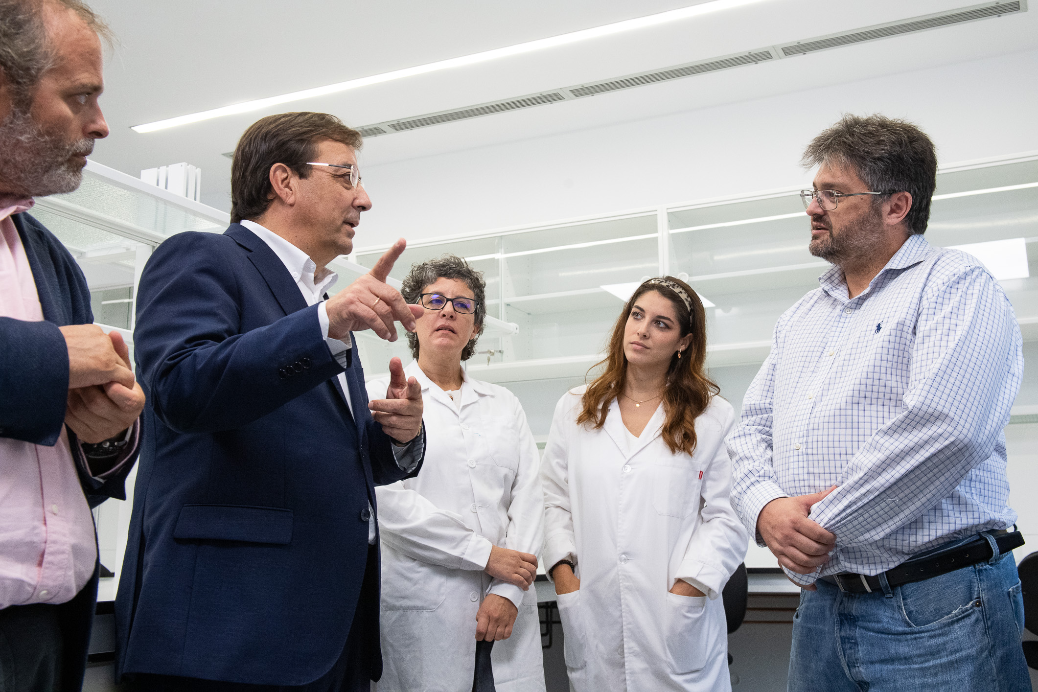 el presidente de la Junta en la incubadora biotecnológica de mérida 3