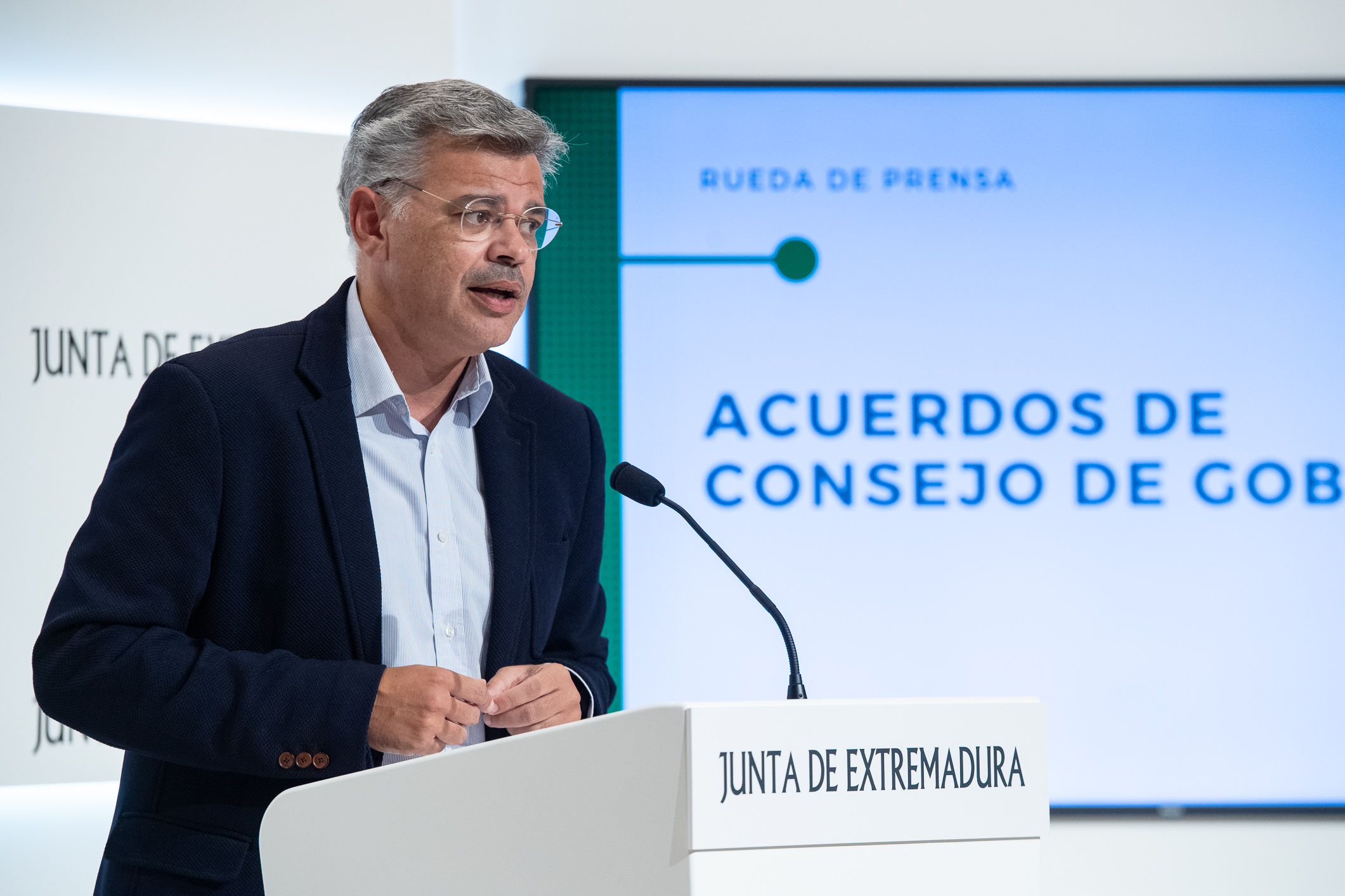 Foto del portavoz de la Junta, Juan Antonio González Gracia, en la rueda de prensa posterior al Consejo de Gobierno