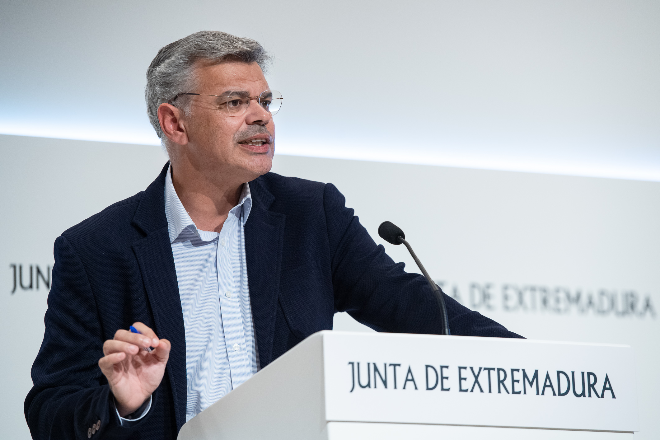 Foto del portavoz de la Junta, Juan Antonio González Gracia, en la rueda de prensa posterior al Consejo de Gobierno