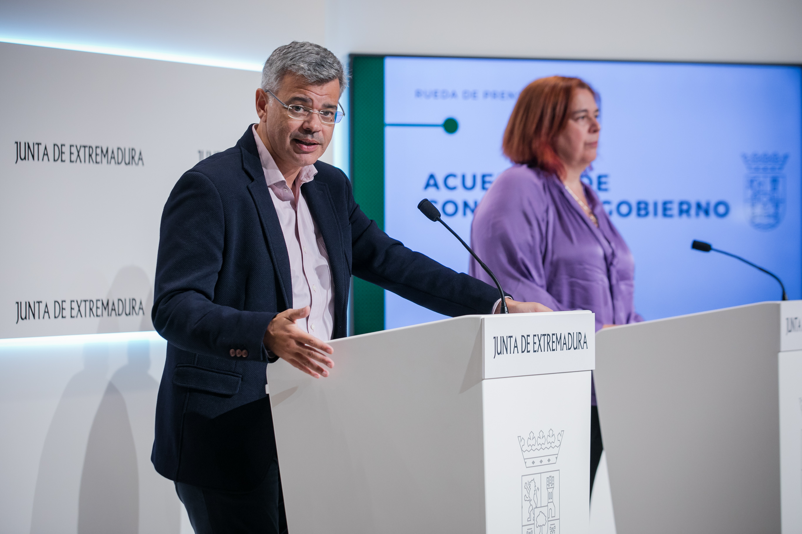 Intervención de Juan Antonio González, junto a Begoña García