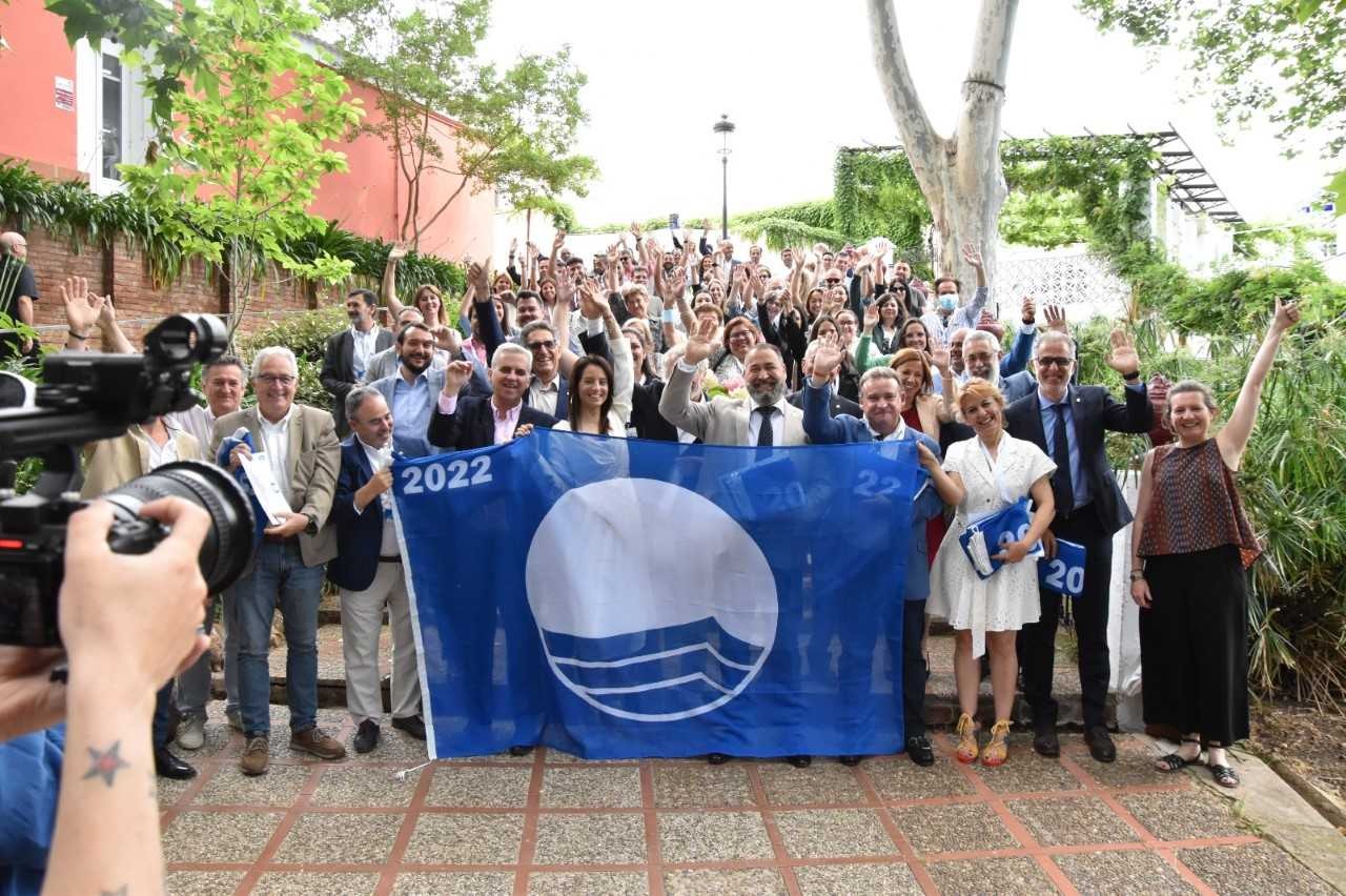 Foto de archivo de la reunión en la que se entregaron las banderas azules