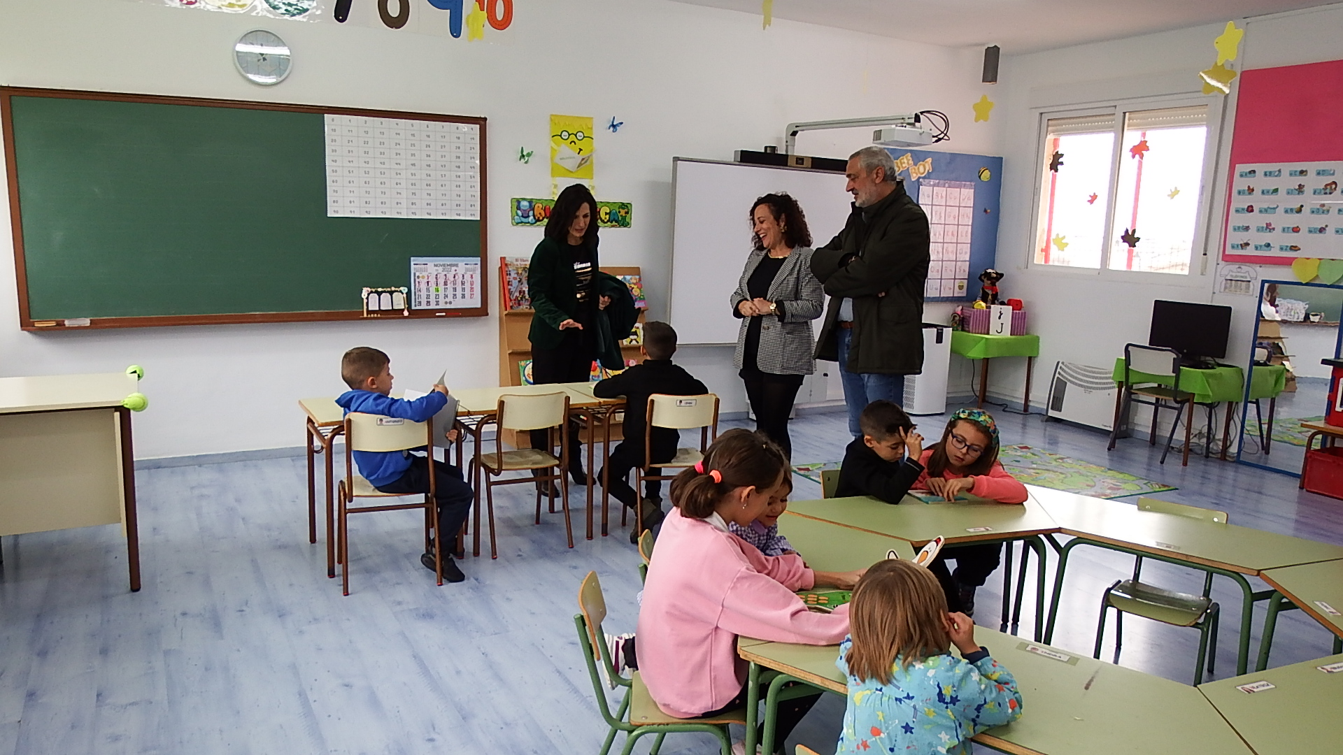 Imagen visita consejera Educación colegio Calzadilla 7