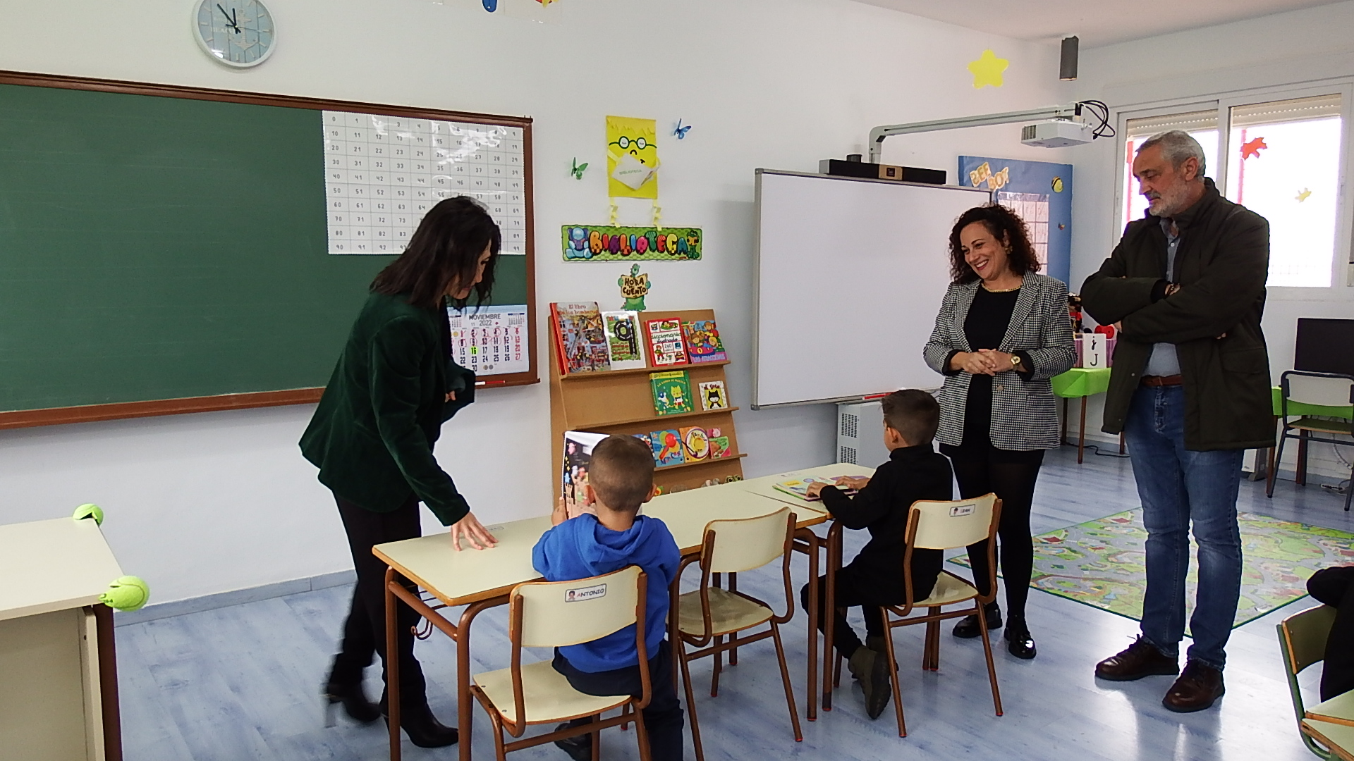 Imagen visita consejera Educación colegio Calzadilla 8