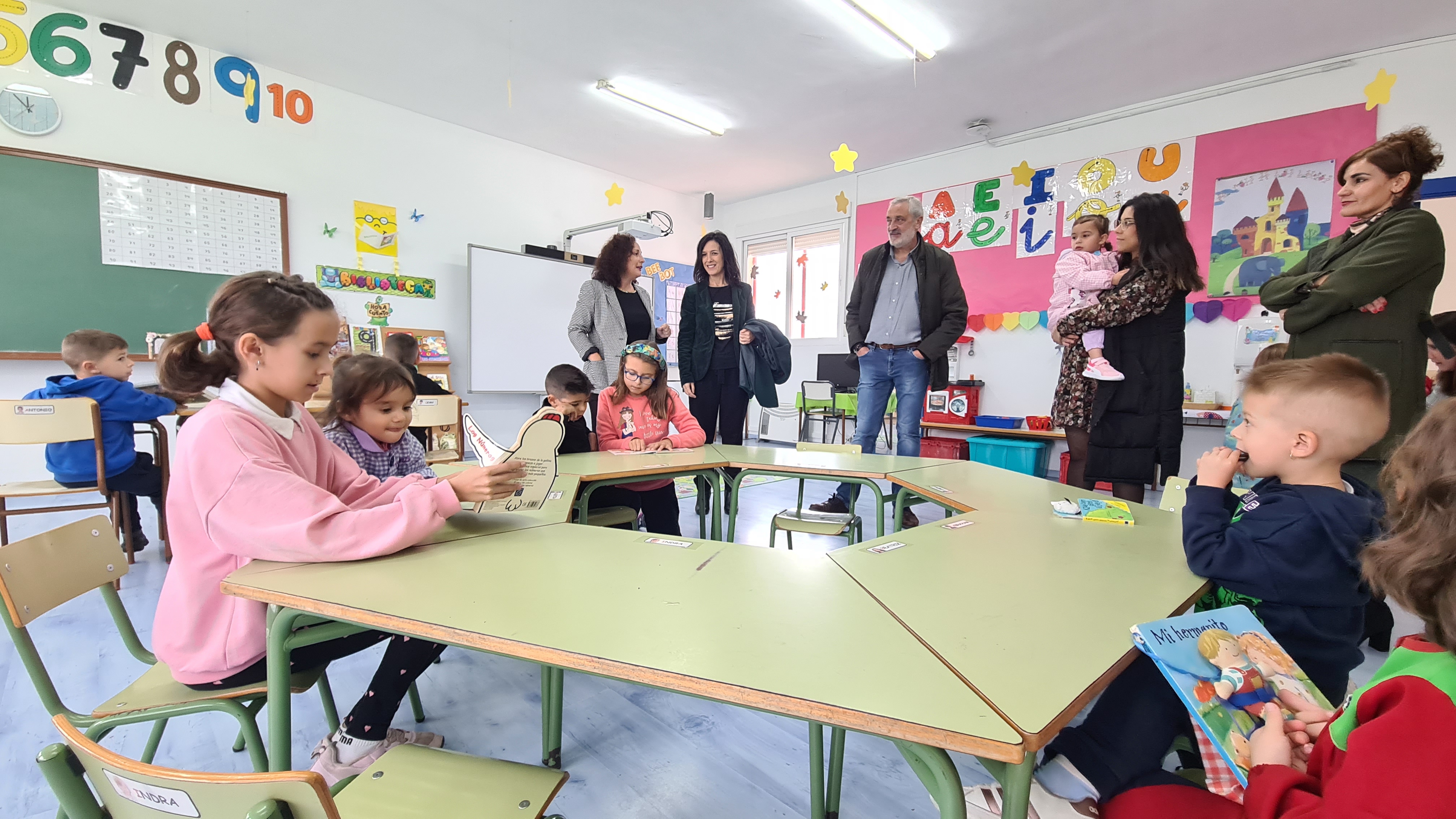 Imagen visita consejera Educación colegio Calzadilla 9