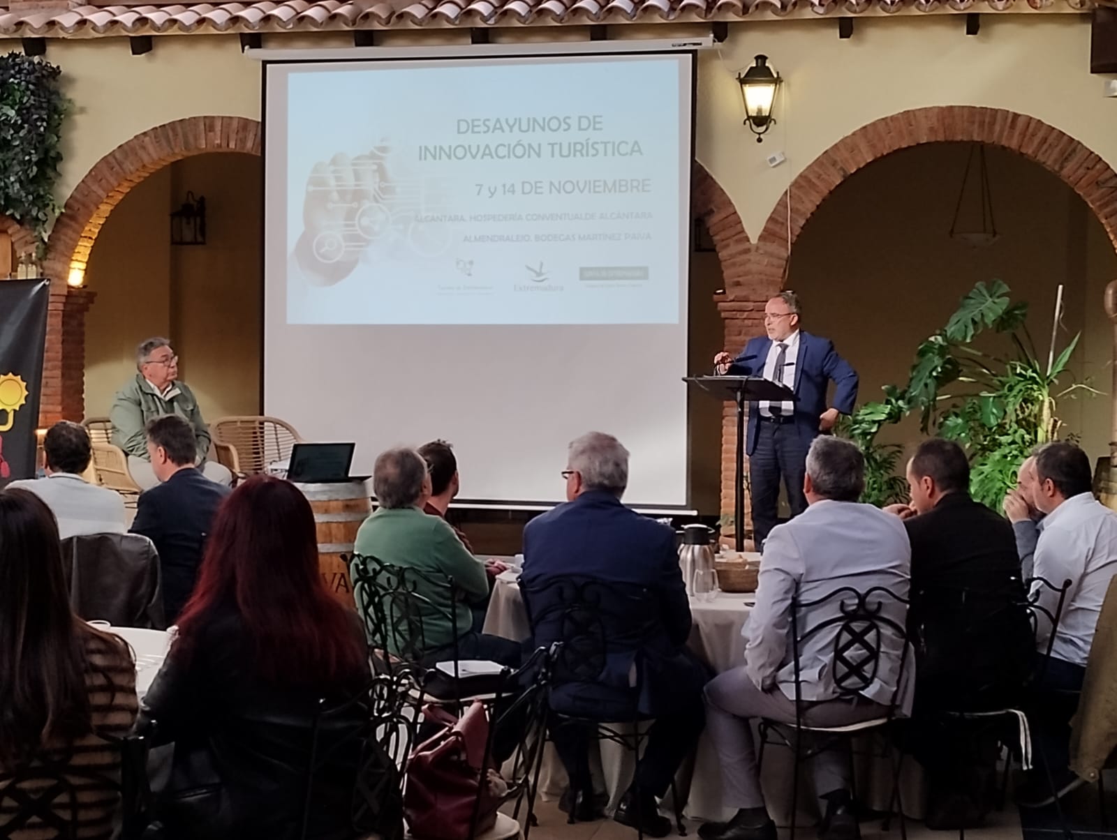 Foto de la segunda jornada de los 'Desayunos de Innovación Turística' celebrada en Almendralejo