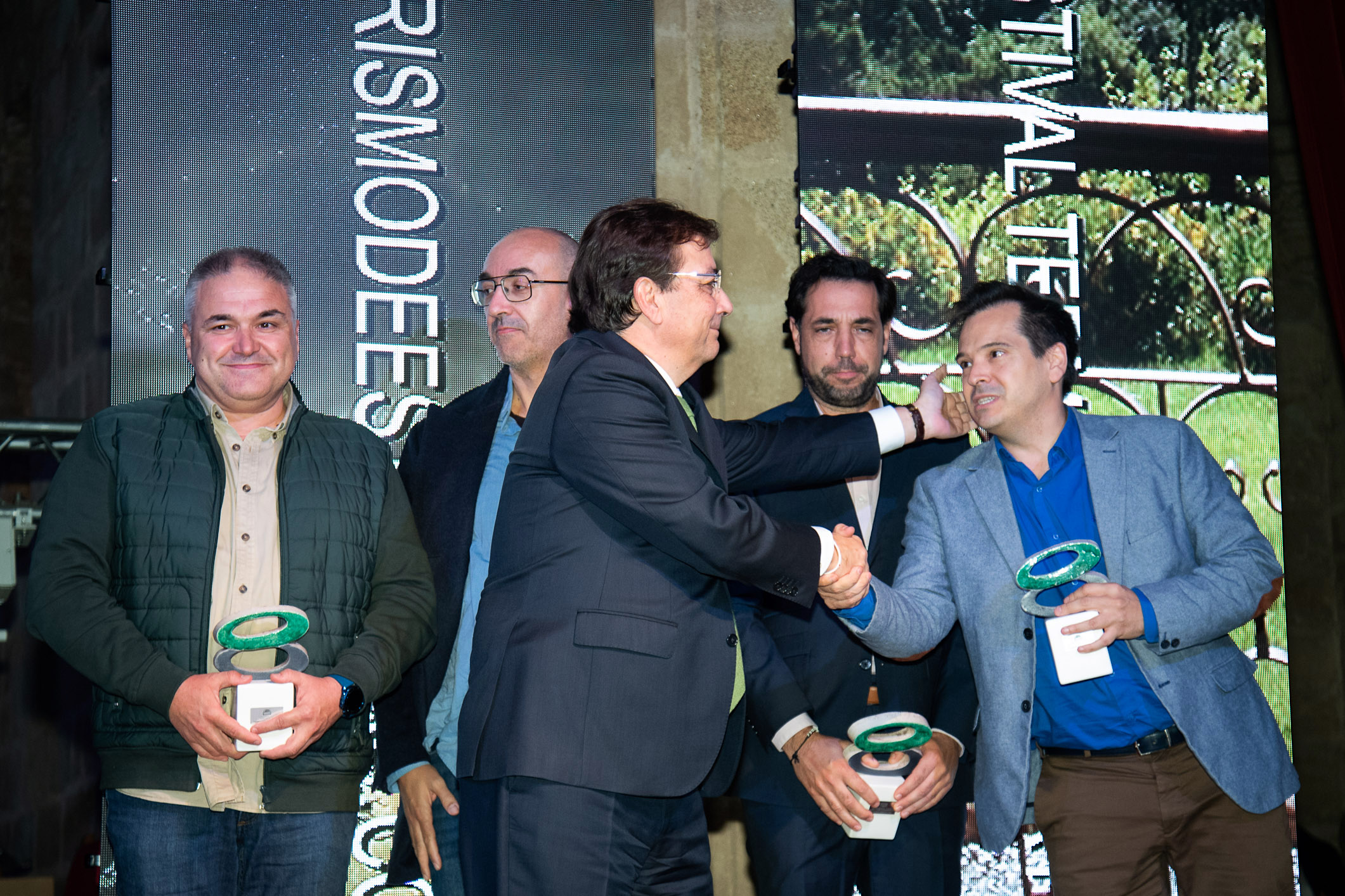 Fernández Vara en los premios Gente Viajera 4