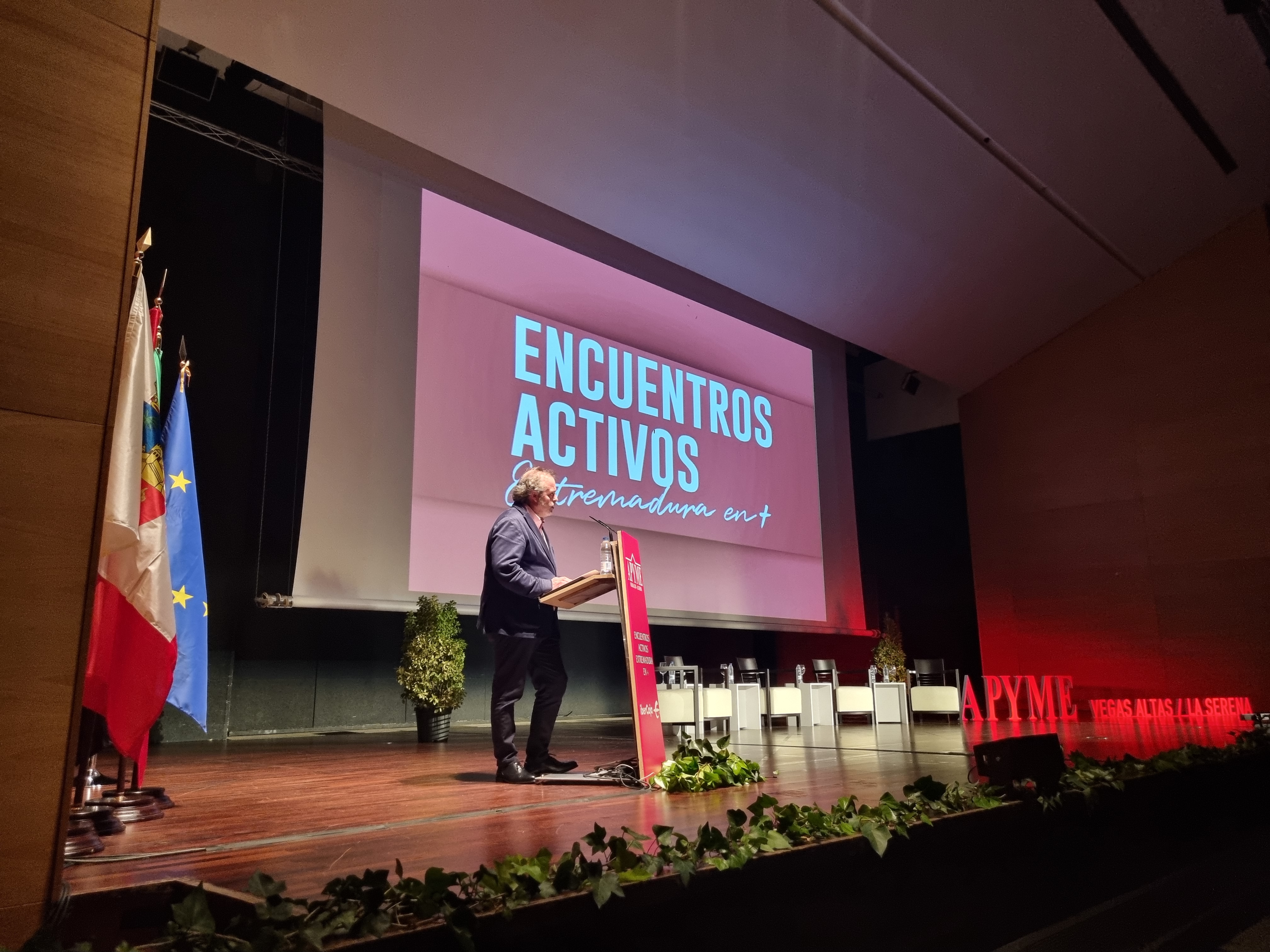 Foto del consejero de Economía, Ciencia y Agenda Digital durante el encuentro organizado por APYME