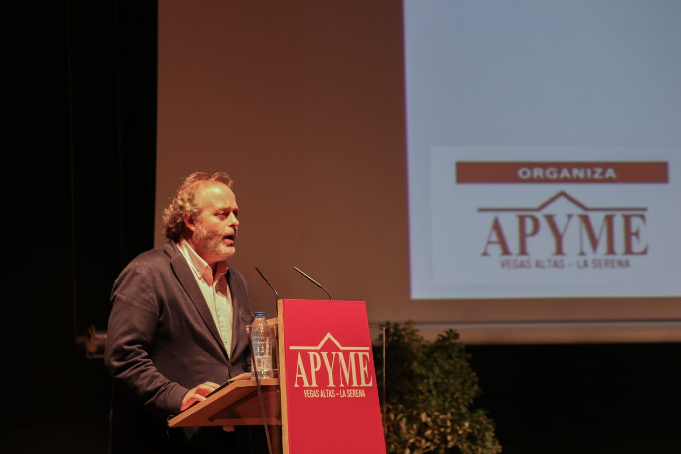 Foto del consejero de Economía, Ciencia y Agenda Digital durante el encuentro organizado por APYME