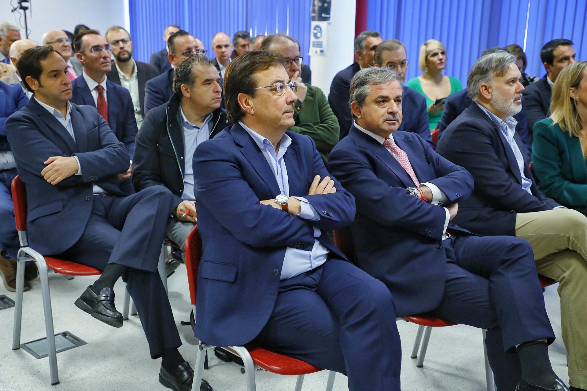 Foto del presidente de la Junta de Extremadura y otras autoridades durante el encuentro Logística Oeste Ibérico