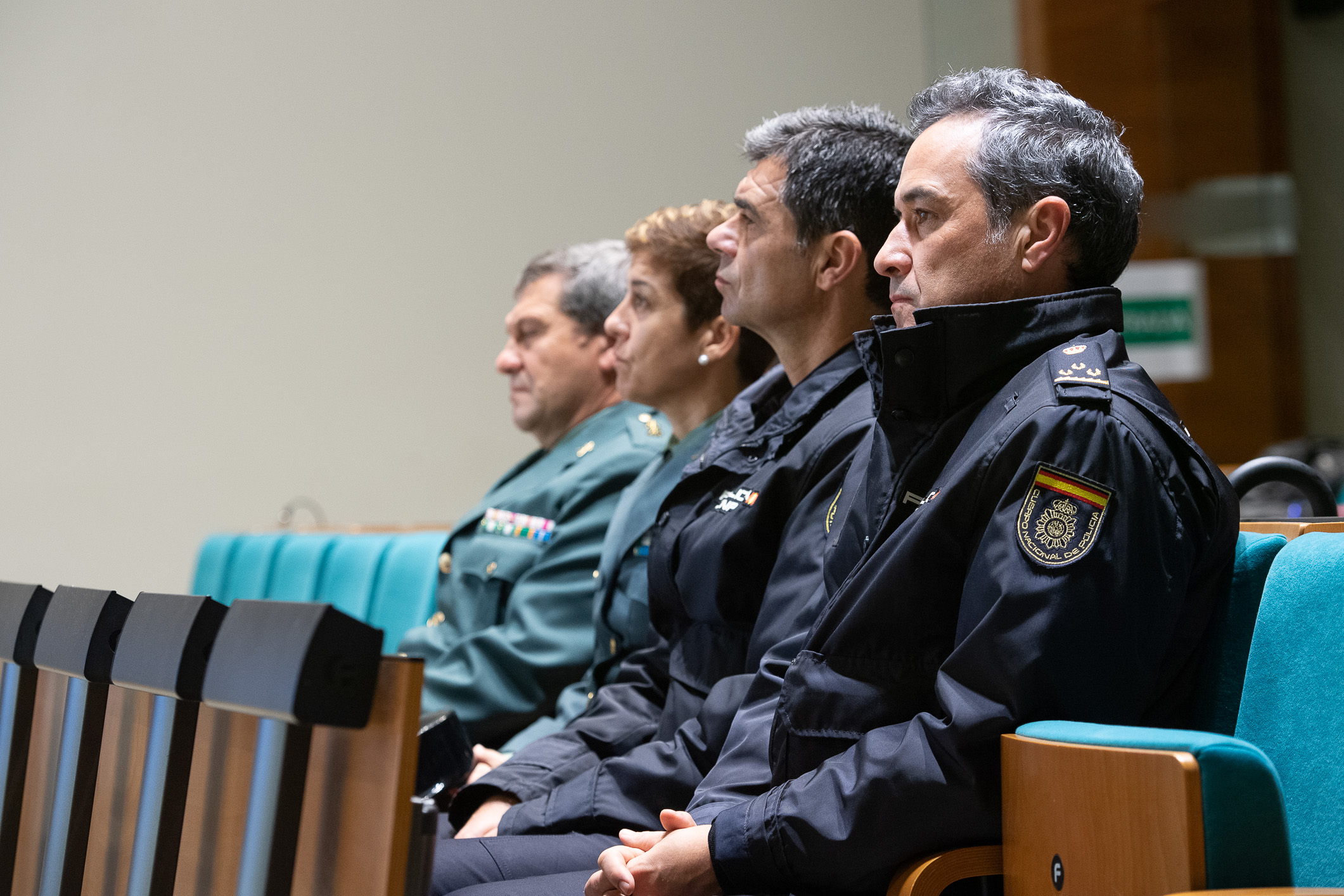 Foto de miembros de las fuerzas y cuerpos de seguridad del Estado asistentes a la rueda de prensa