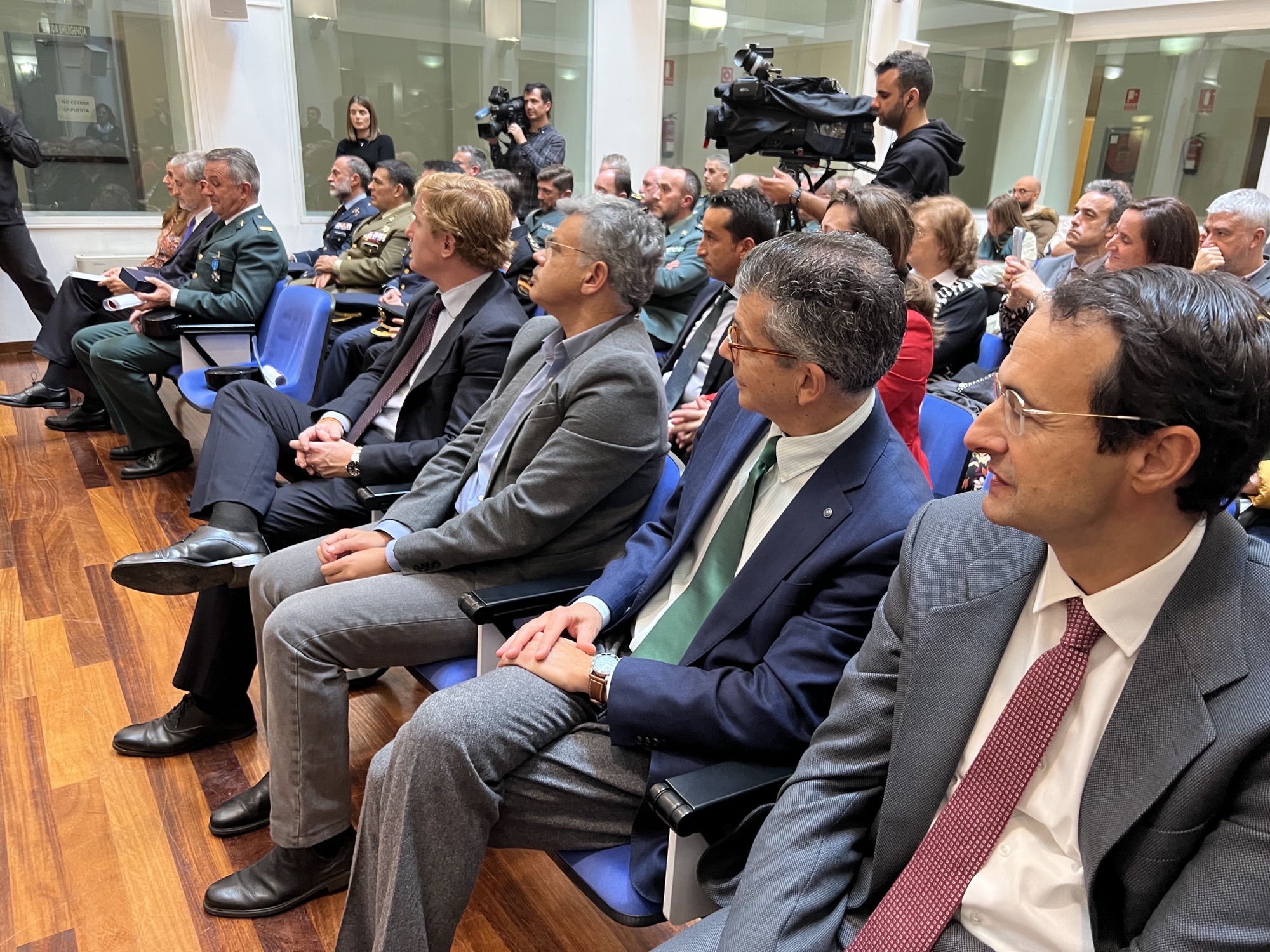 Foto del portavoz de la Junta de Extremadura durante el acto de entrega de medallas al Mérito de la Seguridad Vial de 2022