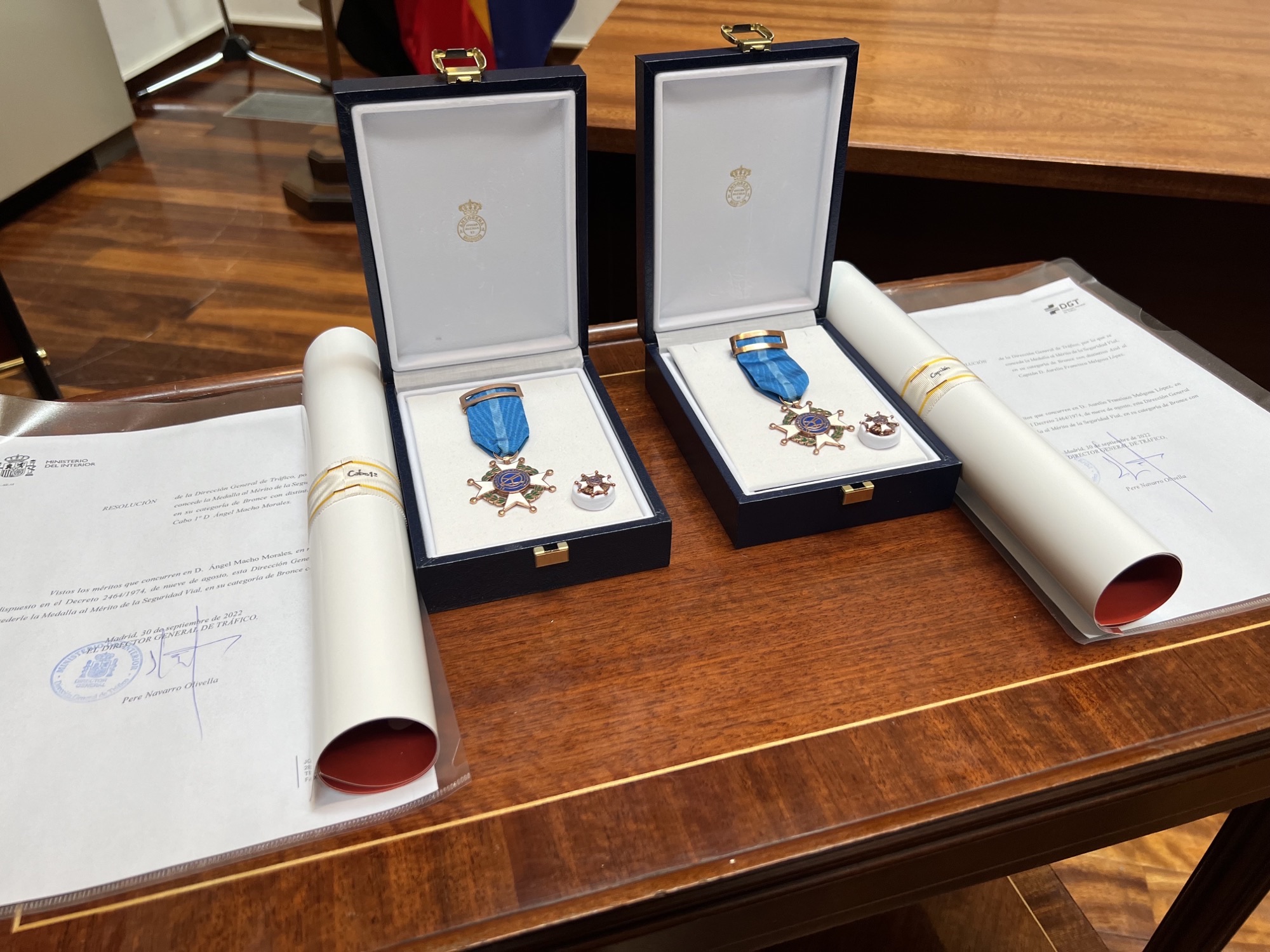 Foto detalle de las medallas al Mérito de la Seguridad Vial de 2022 