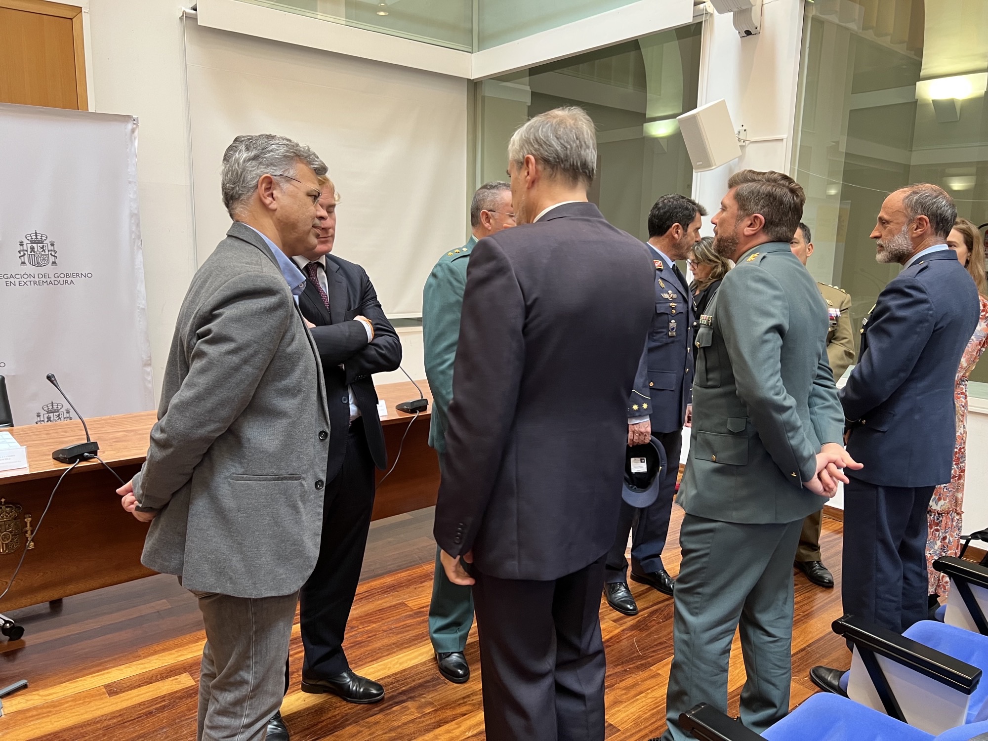 Foto del portavoz de la Junta de Extremadura durante el acto de entrega de medallas al Mérito de la Seguridad Vial de 2022