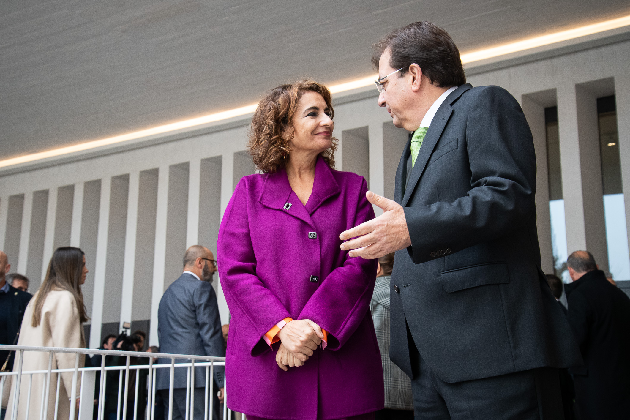 Guillermo Fernández Vara conversa con María Jesús Montero