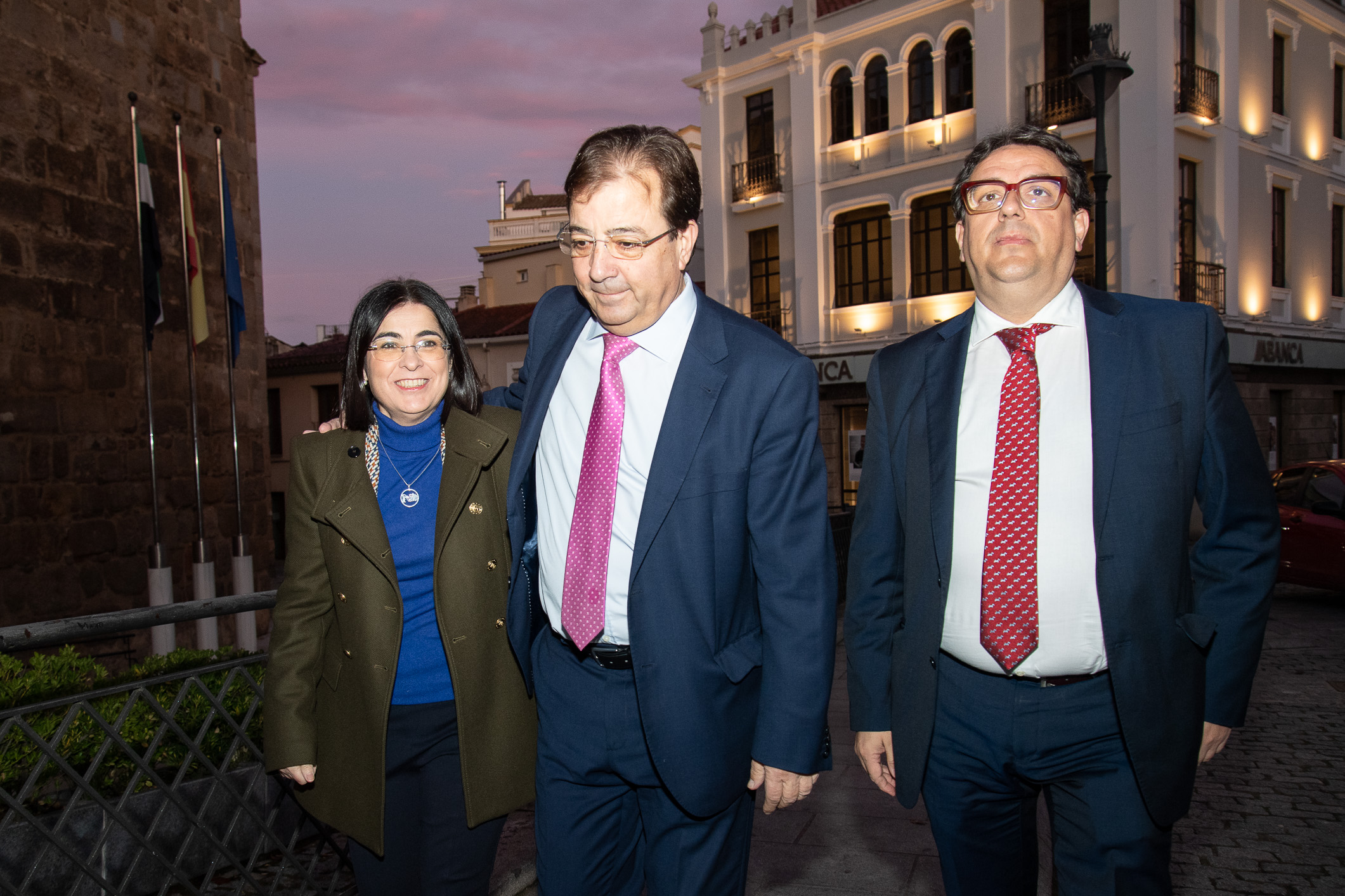 Fernández Vara acompaña a Darias, junto a José María Vergeles