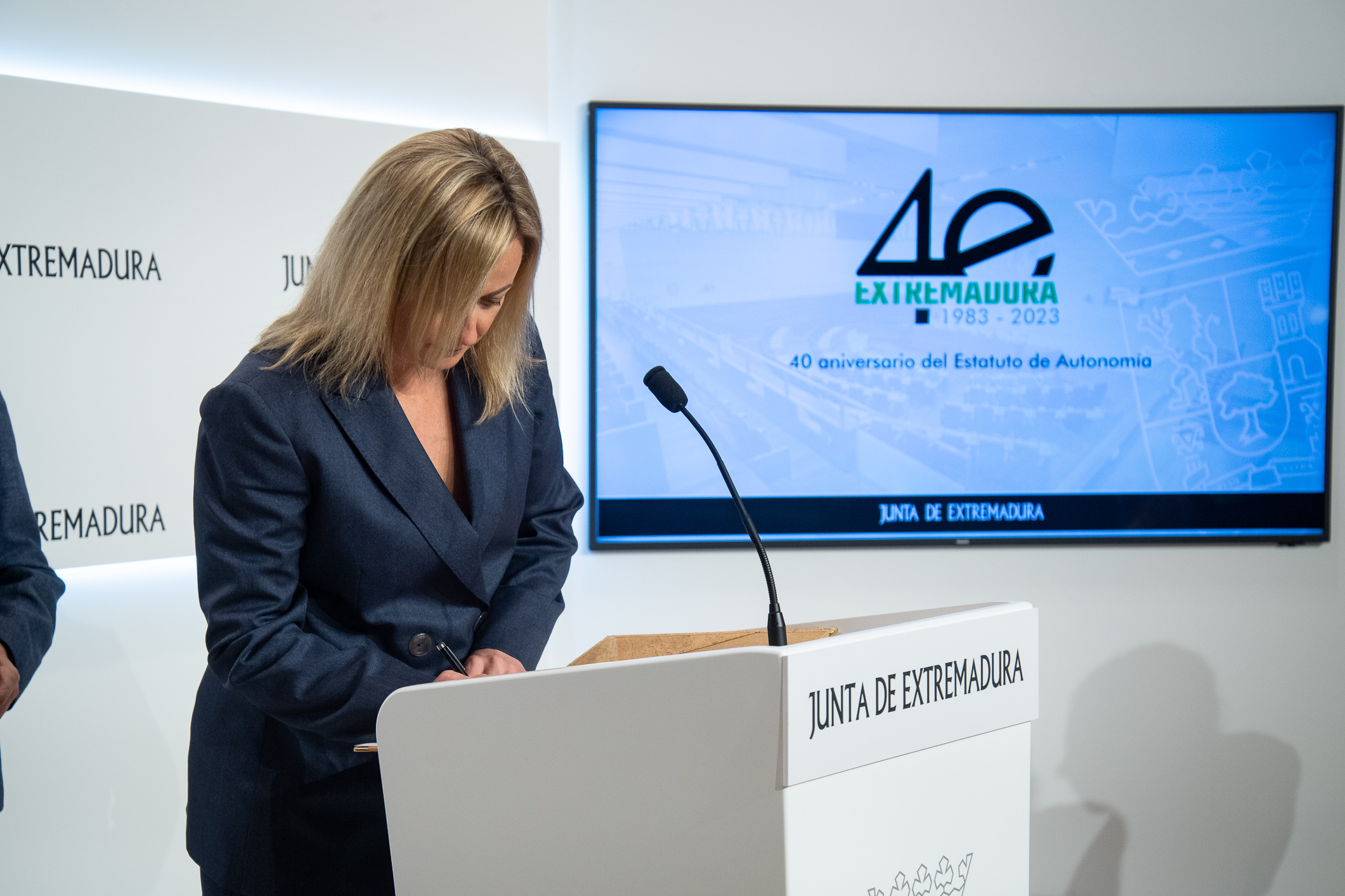 Foto de la presidenta de la Asamblea de Extremadura, Blanca Martín