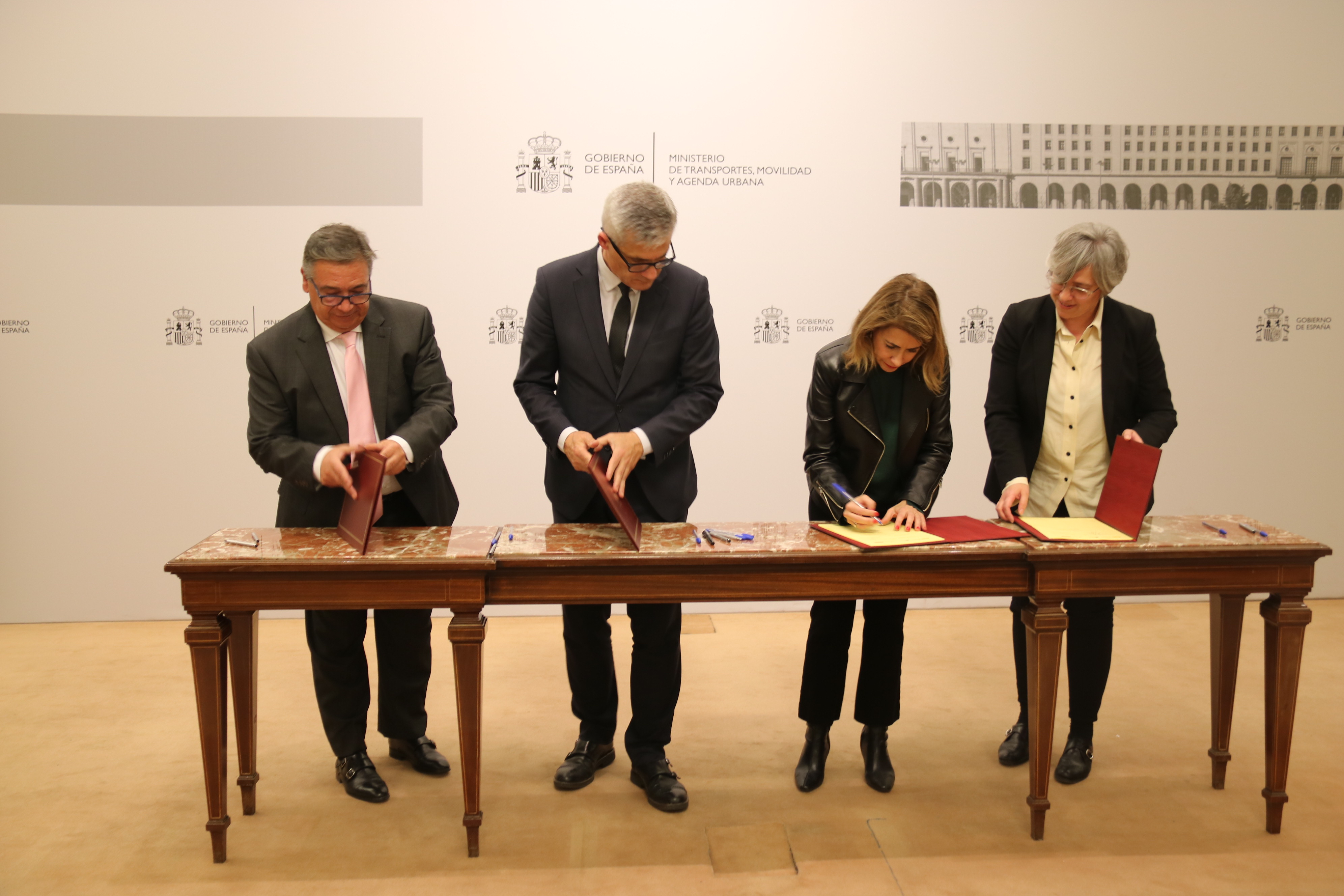 Firma del convenio con el MITMA y el Ayuntamiento de Almendralejo para impulsar la rehabilitación integral del Barrio del Mercado