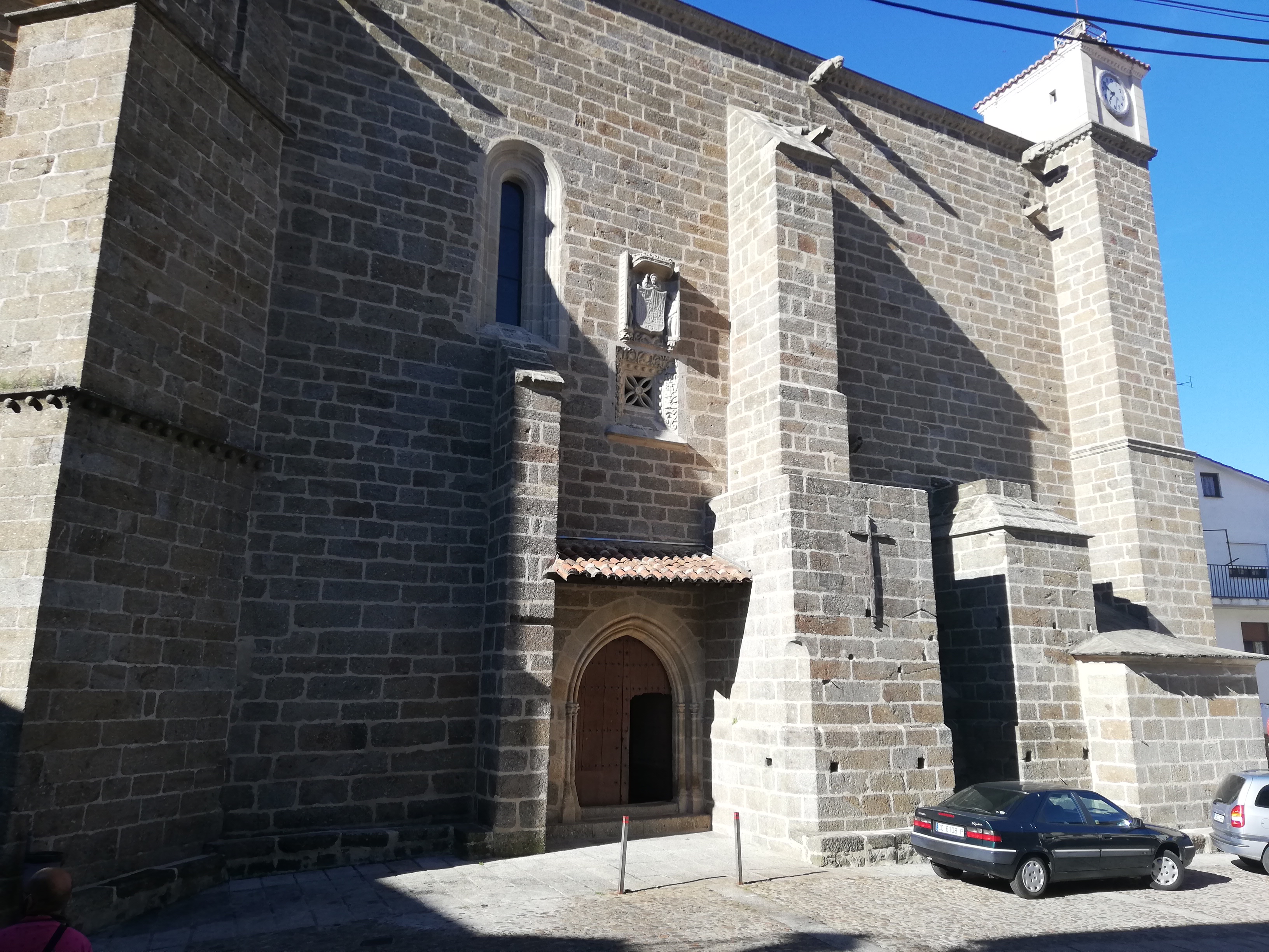 Fachada de la Iglesia de San Pedro de Gata