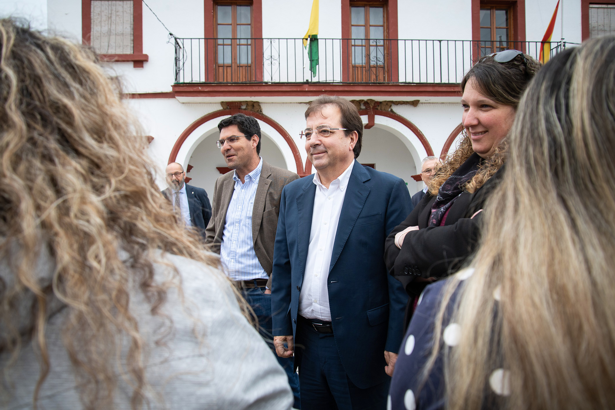 Fernández Vara saluda a asistentes