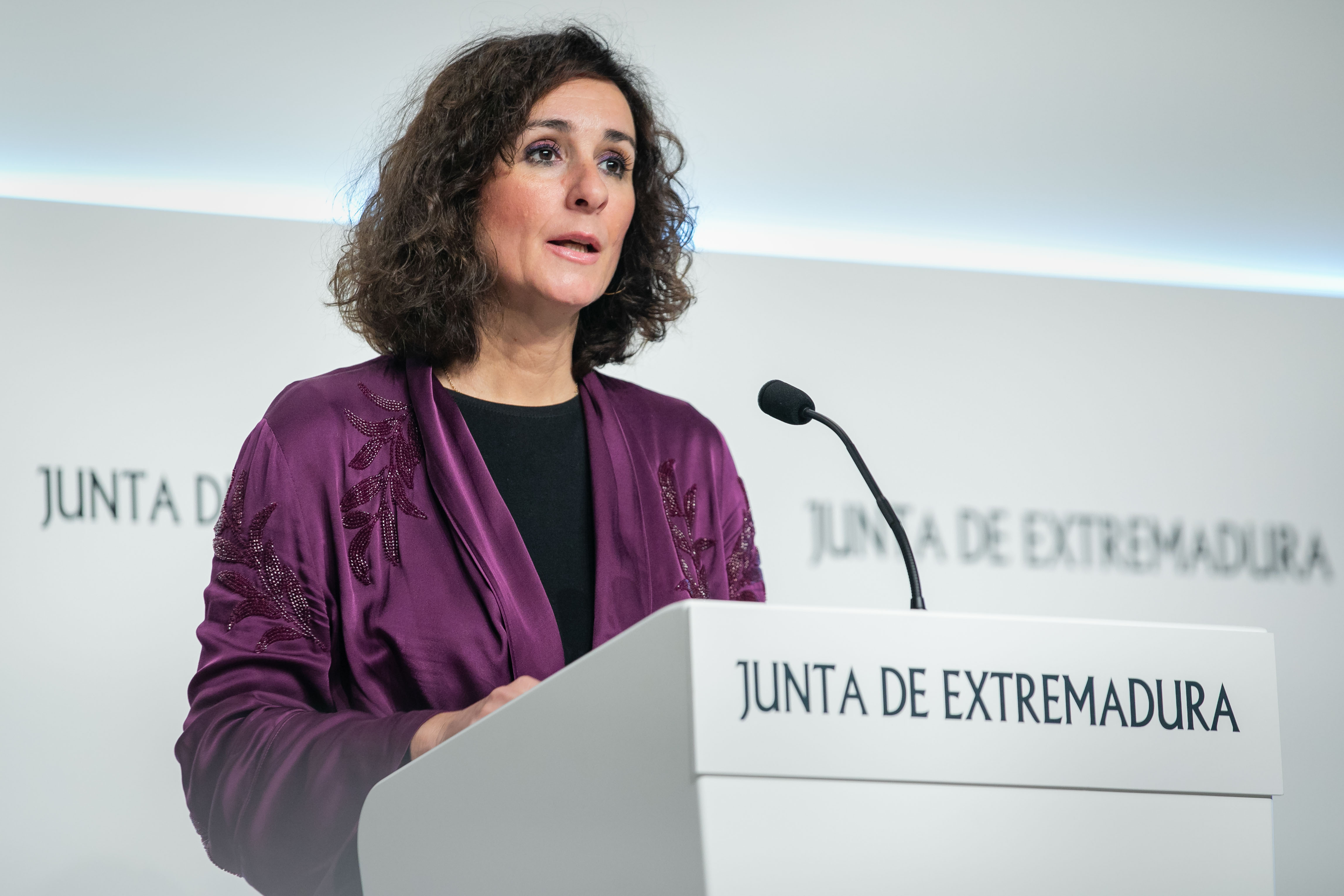 Foto de la consejera para la Transición Ecológica y Sostenibilidad durante la rueda de prensa