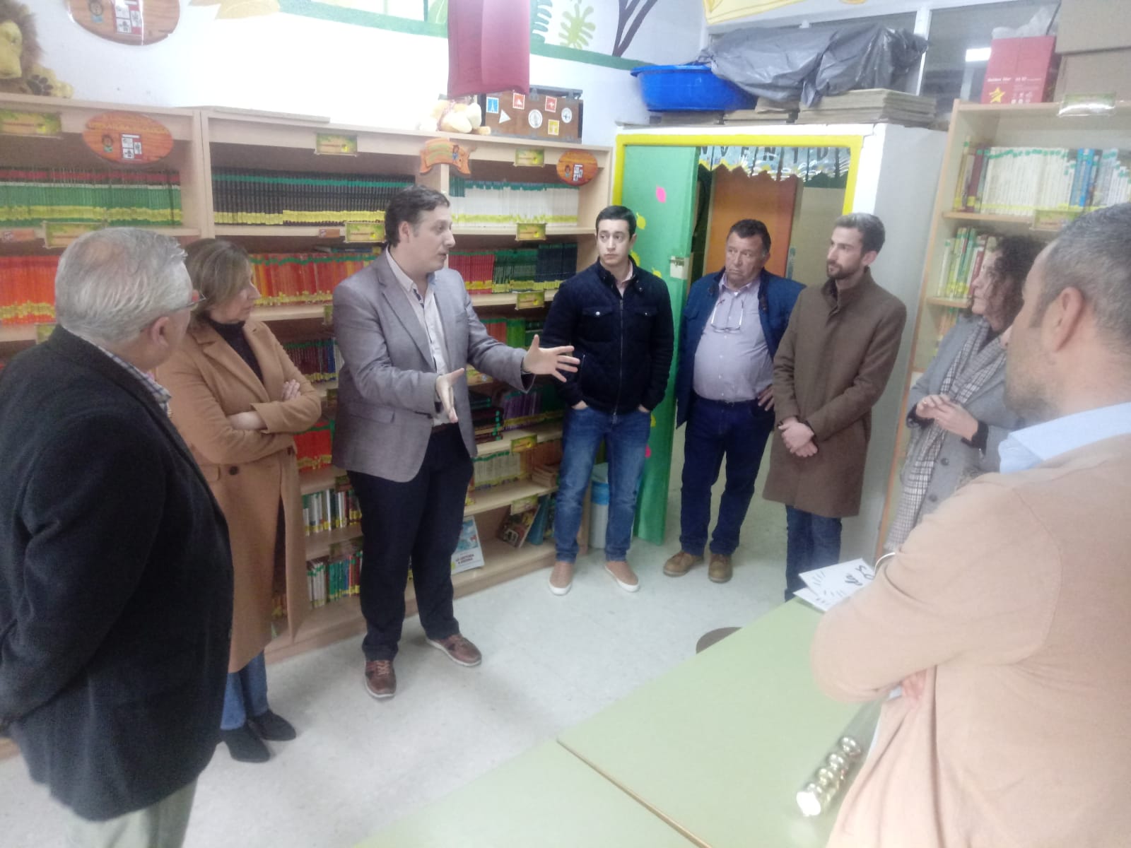 Foto de la visita del secretario general de Educación al CEIP Virgen de la Luz, de Alconchel