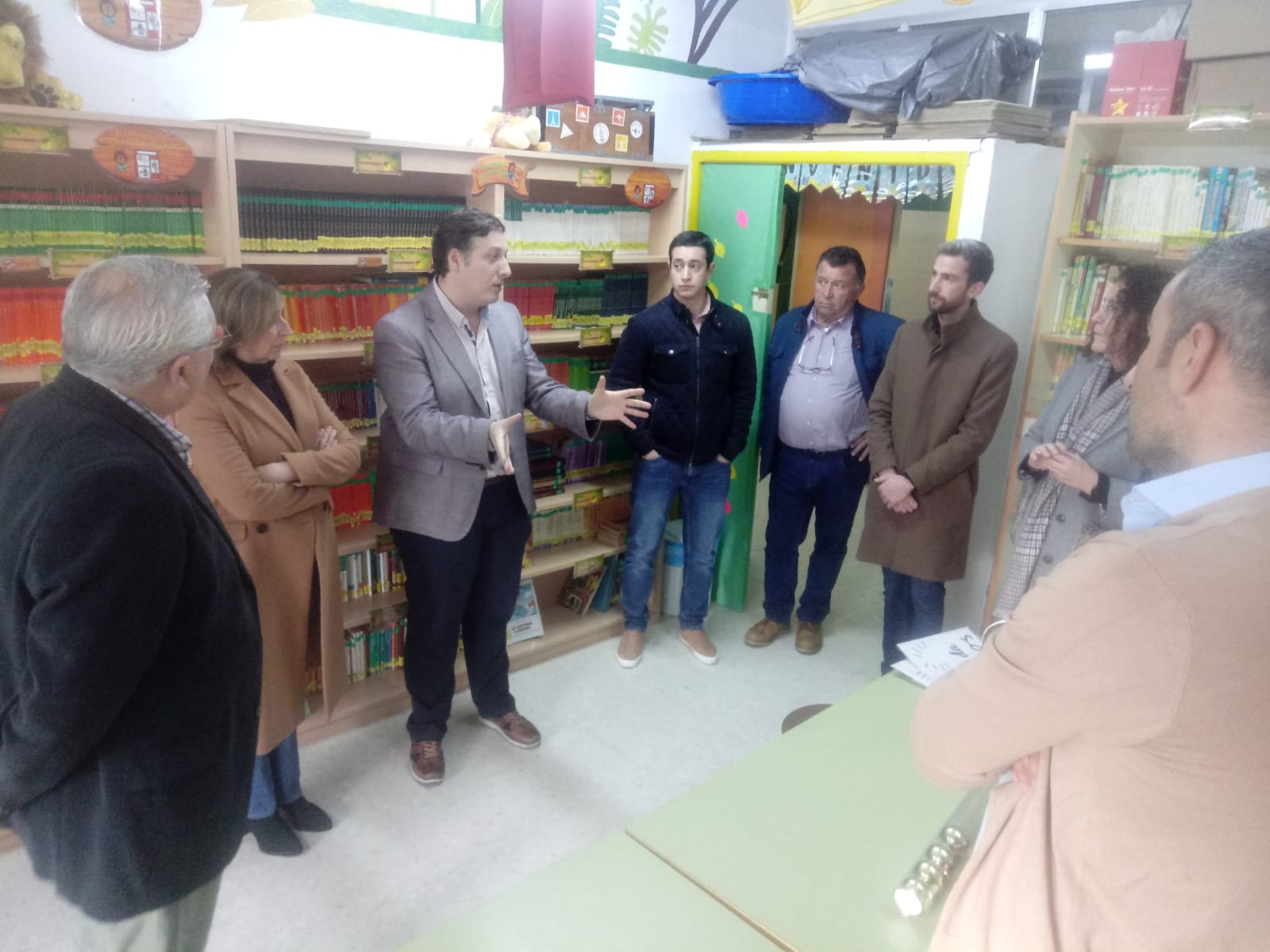 Foto de la visita del secretario general de Educación al CEIP Virgen de la Luz, de Alconchel