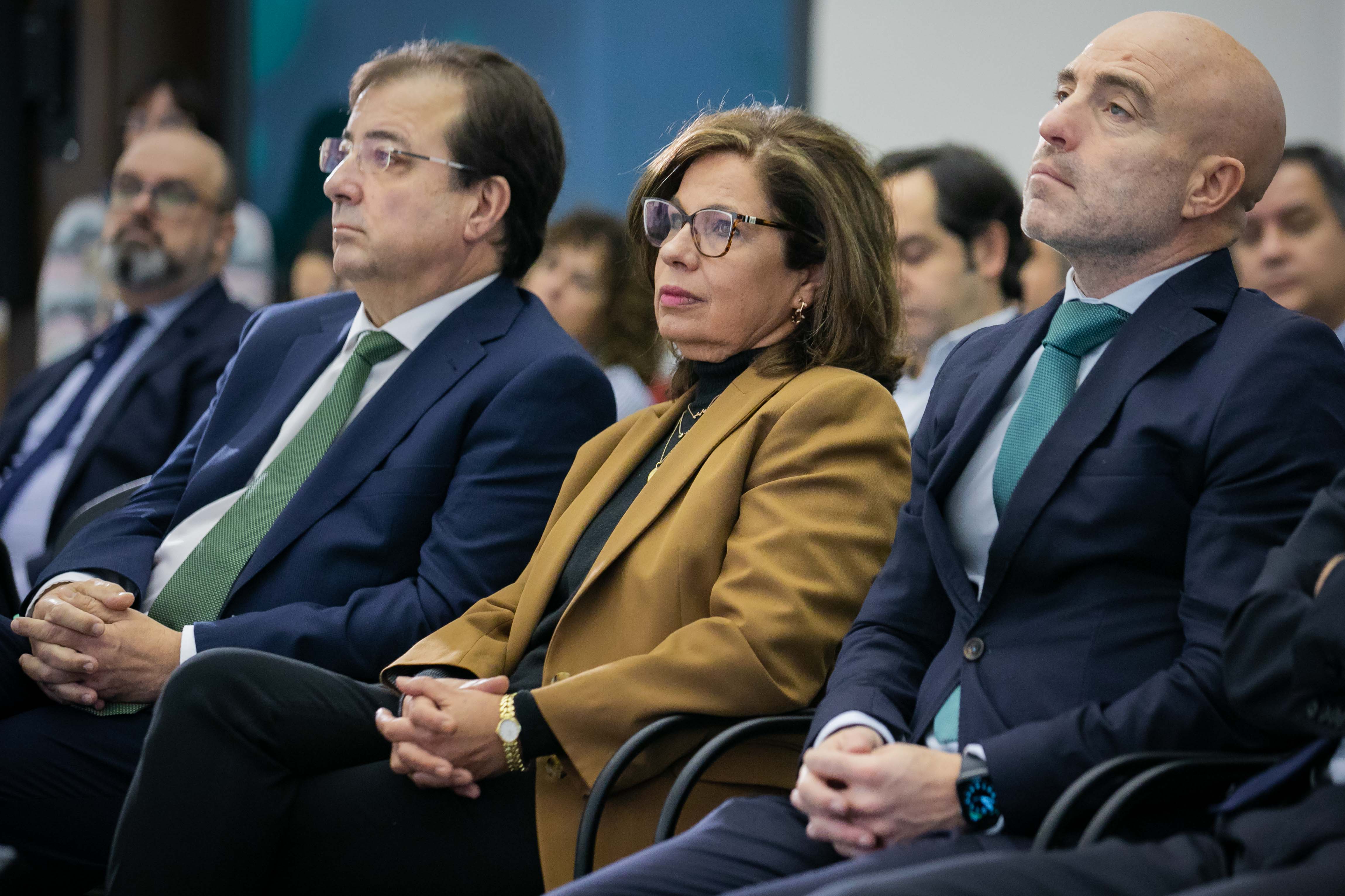 Fernández Vara y Blanco-Morales durante presentación Tuatención