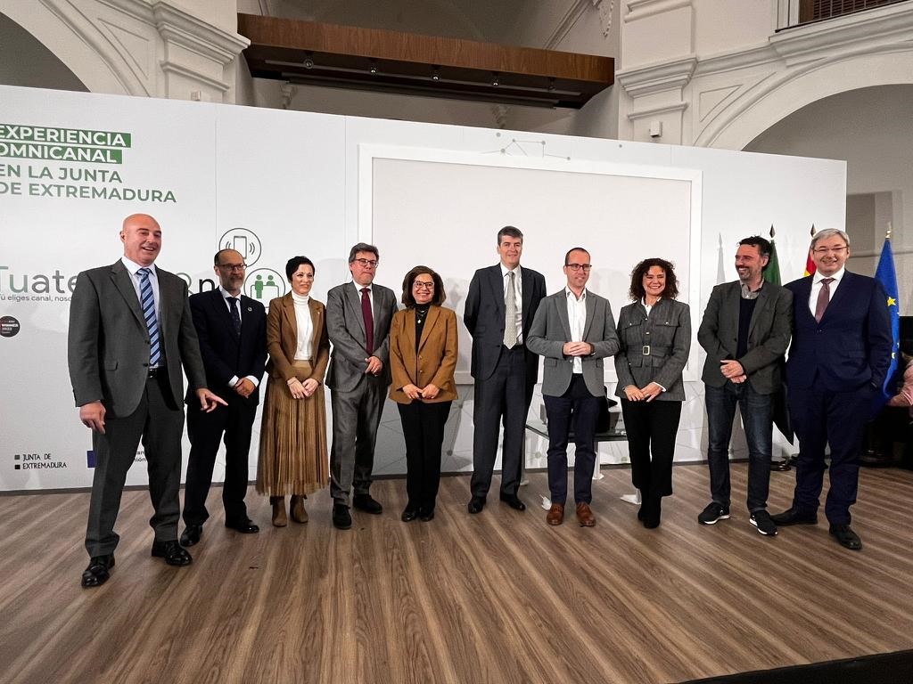 Foto de familia de los participantes en la jornada de clausura