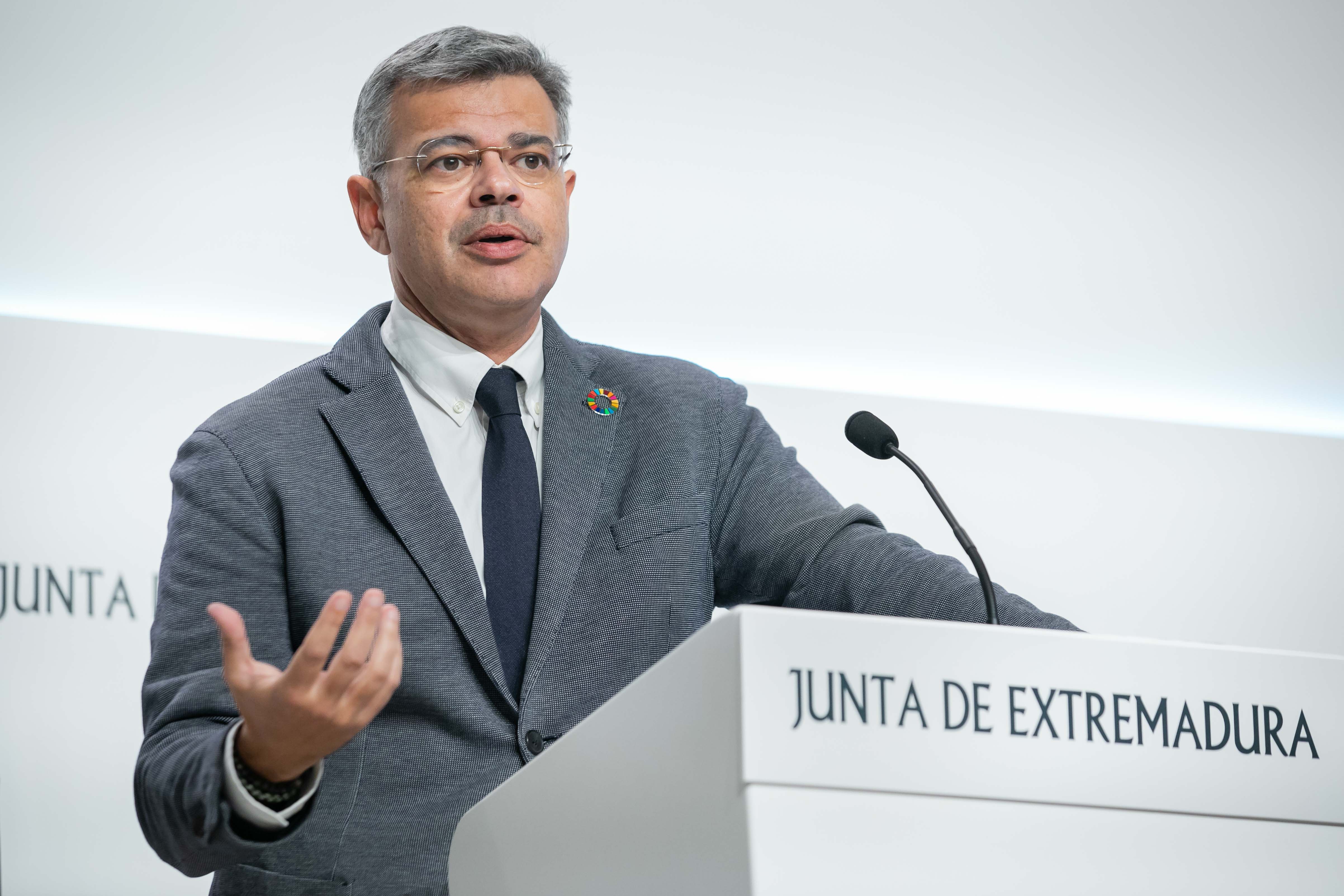 Juan Antonio González durante la rueda de prensa