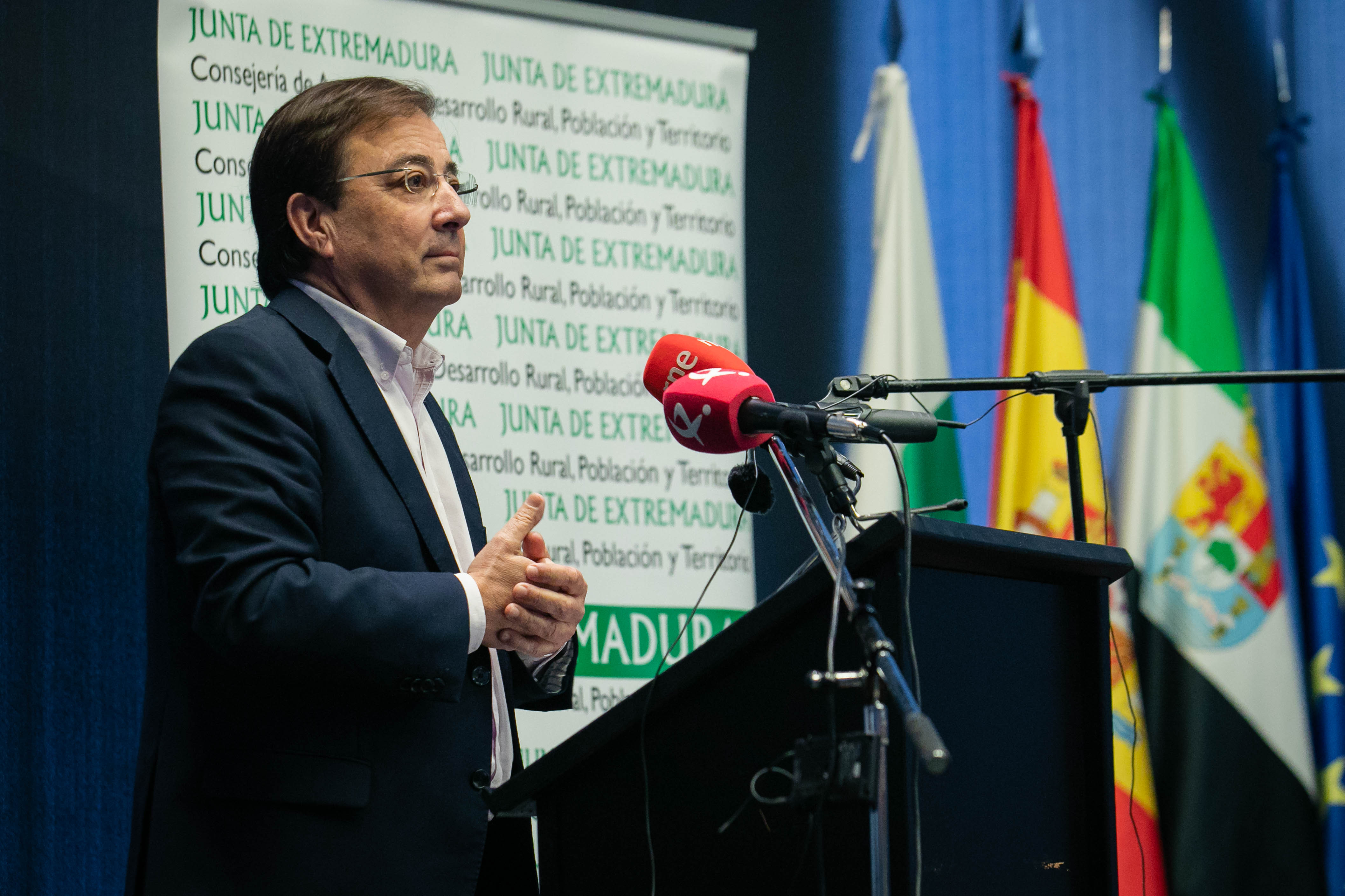 Foto del presidente de la Junta de Extremadura durante la presentación del proyecto de regadío 