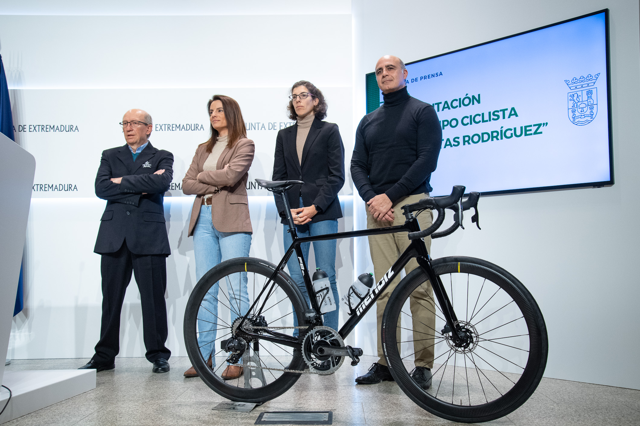 Participantes en la presentación del equipo 