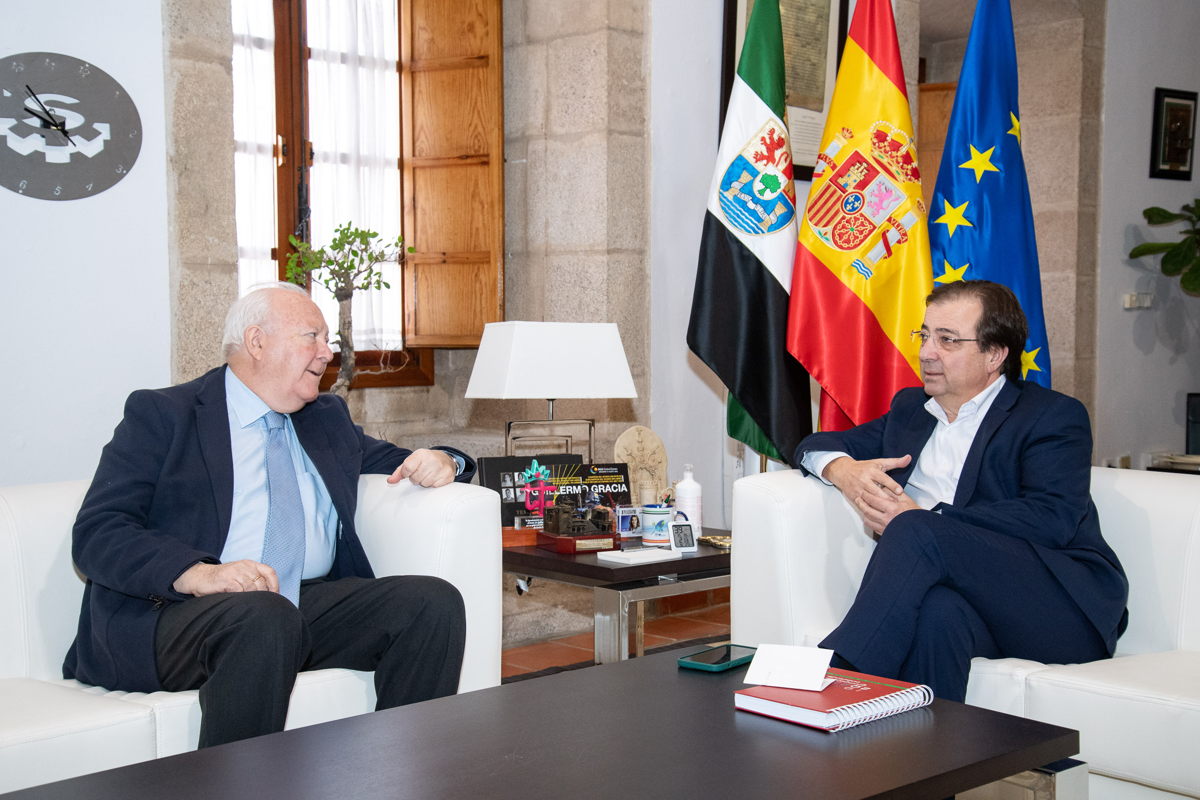 Guillermo Fernández Vara y Miguel Ángel Moratinos