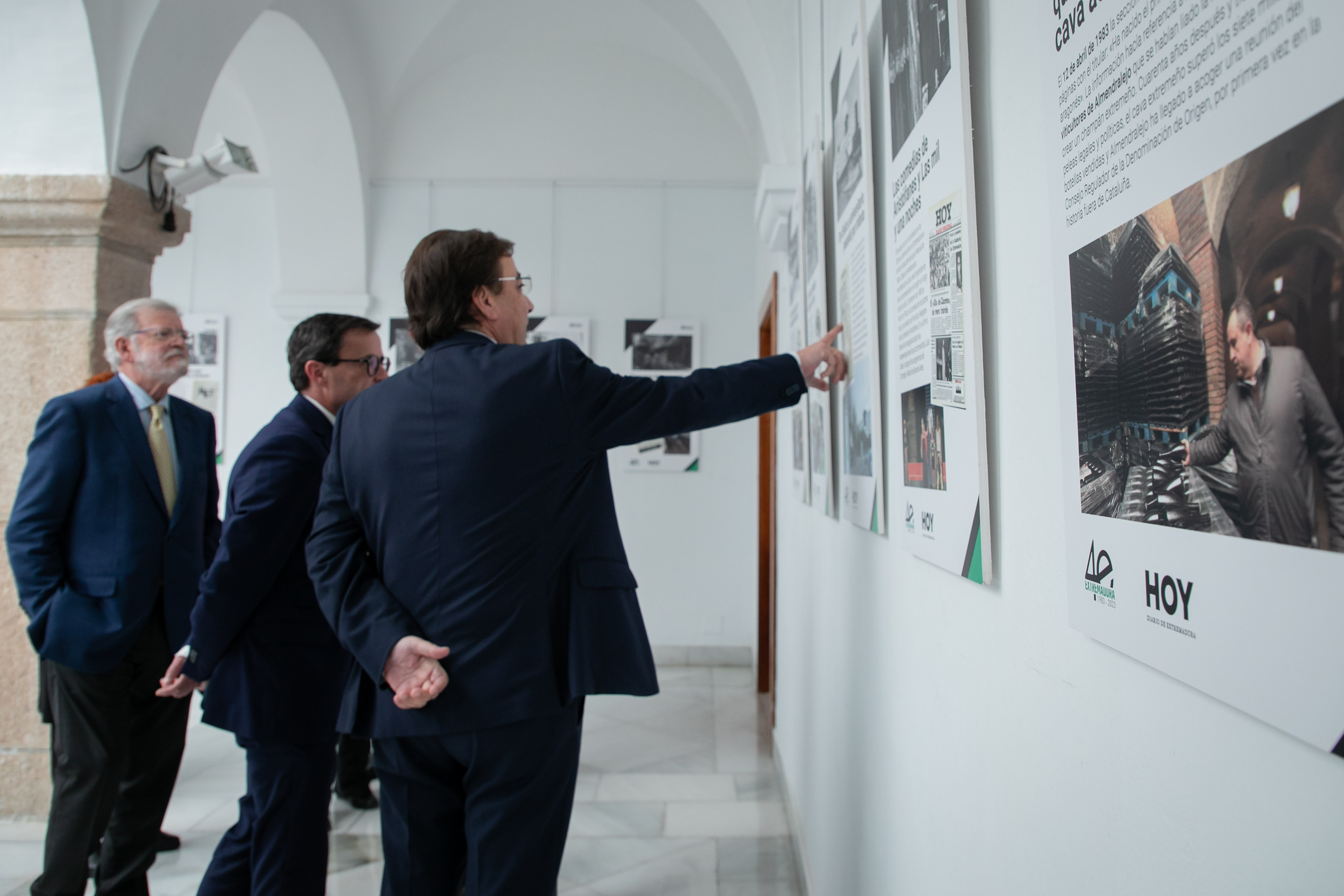 inauguración de la exposición del Diario Hoy  40 aniversario del Estatuto de Autonomía 9