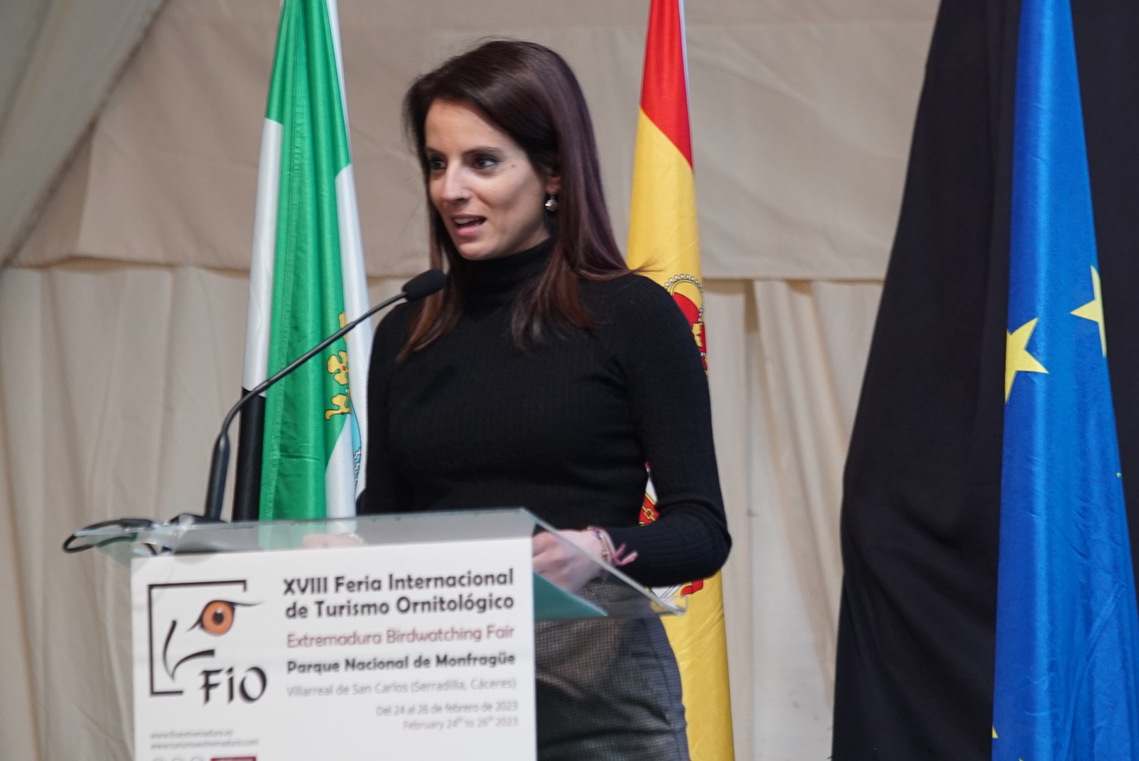 Foto de la consejera de Cultura, Turismo y Deportes en la inauguración de FIO