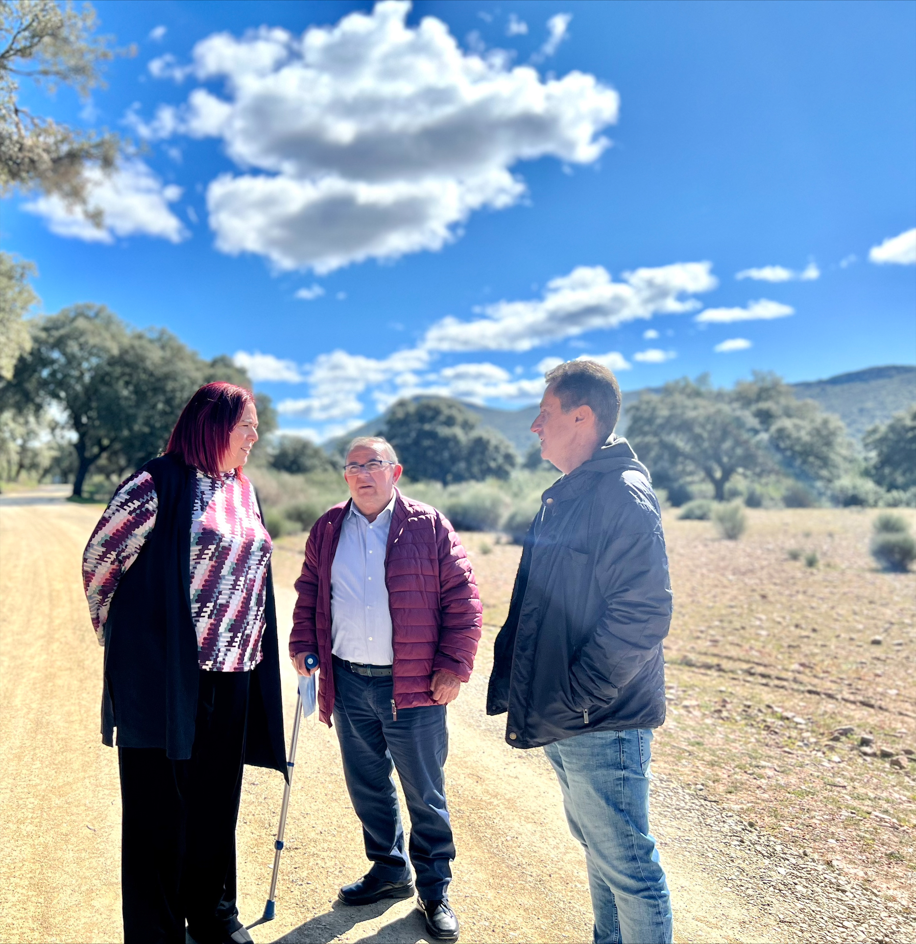 Begoña García visita el camino público del Valle