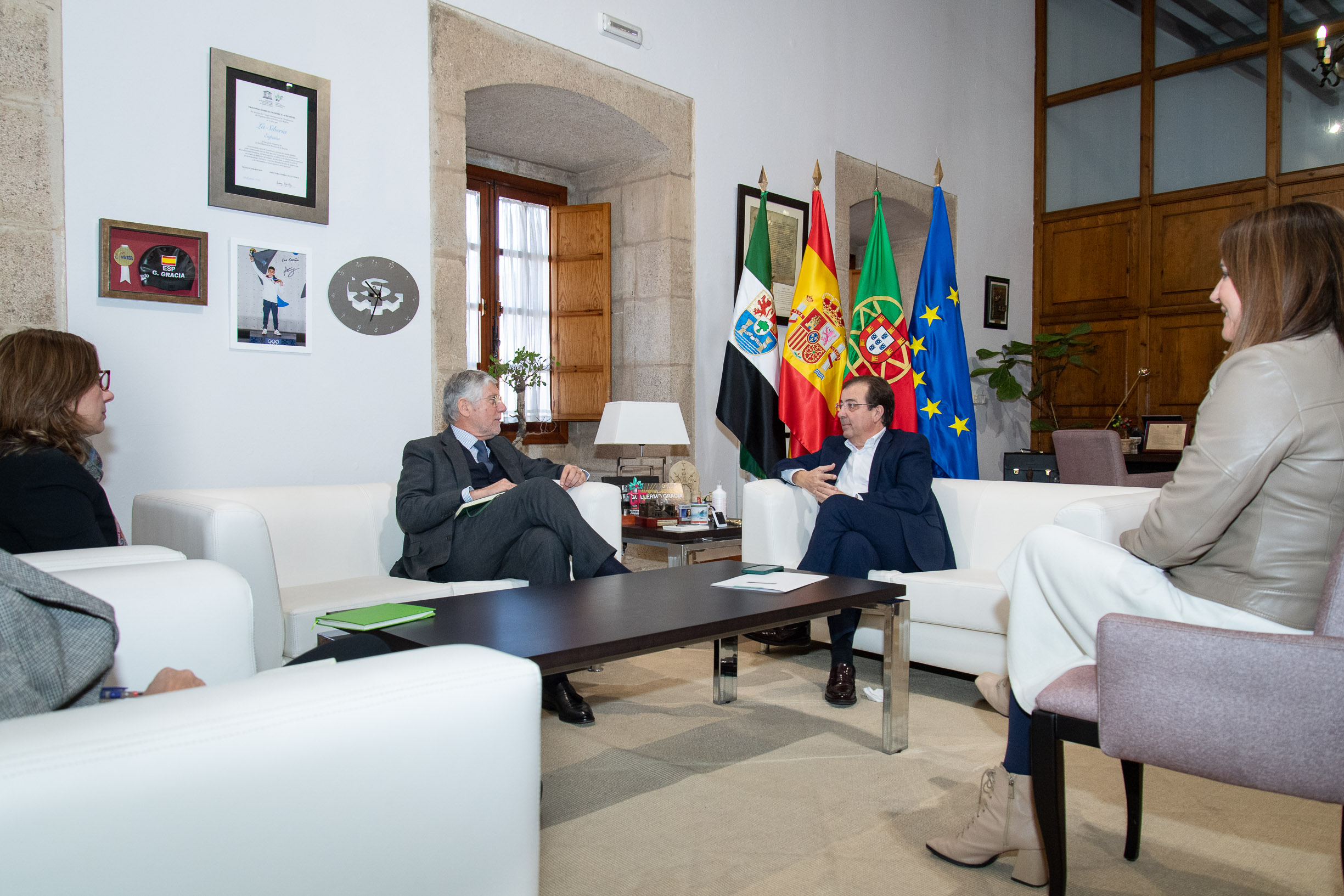 Reunión Vara con el embajador de Portugal en España foto 1