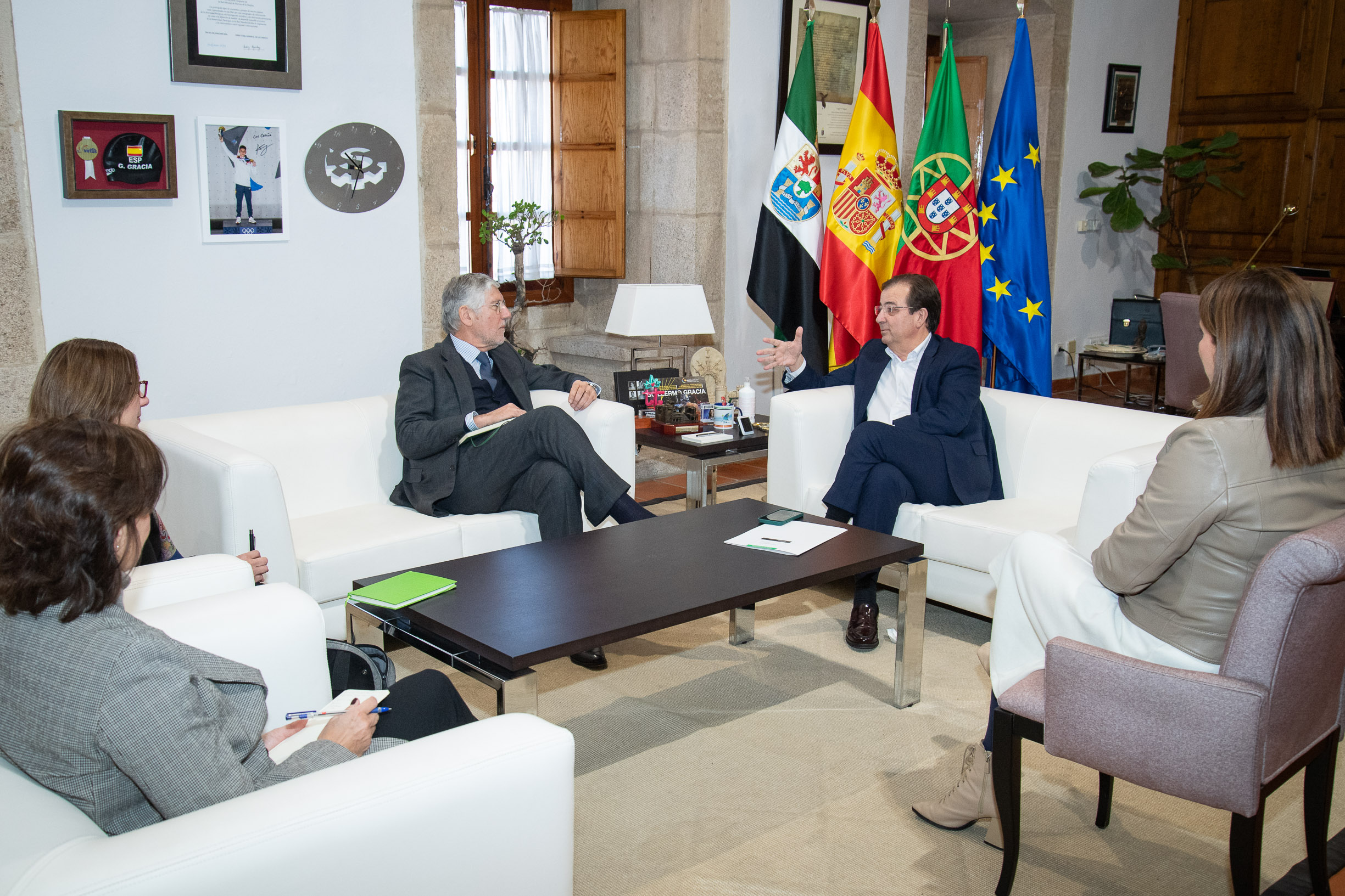 Reunión Vara con el embajador de Portugal en España foto 4