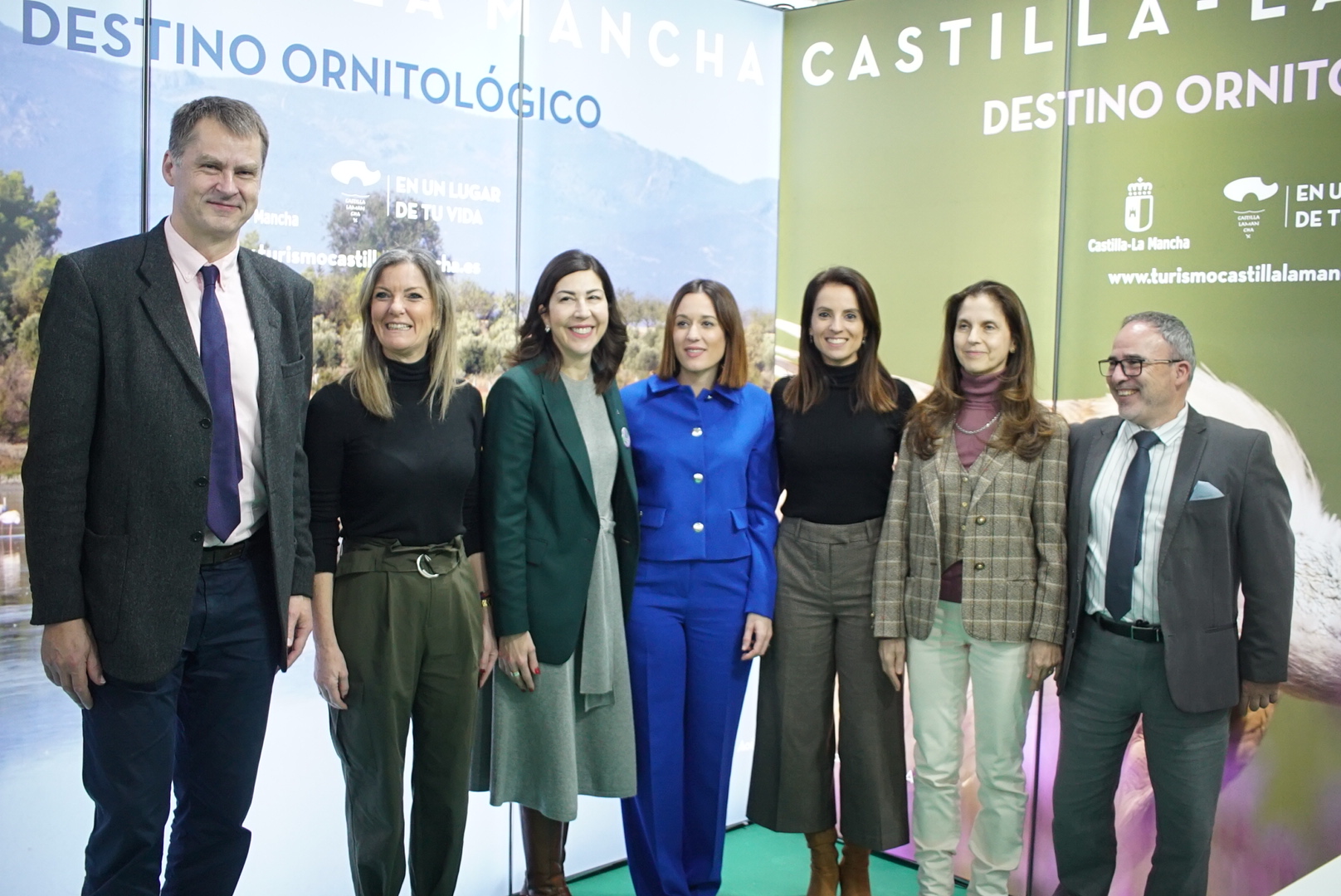 Foto de la consejera de Cultura, Turismo y Deportes junto a otras autoridades